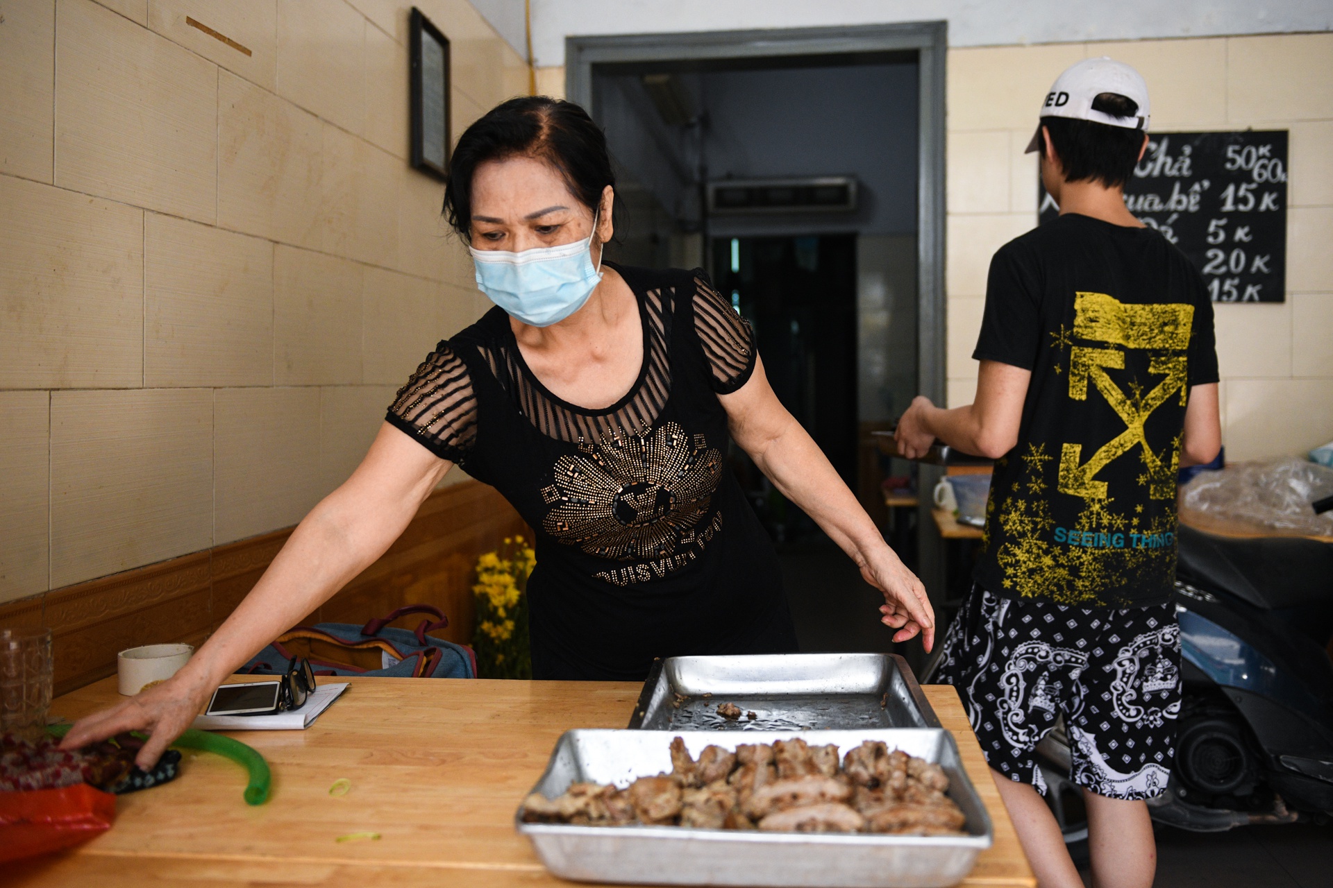 Bun cha Ha Noi, kinh doanh mua dich, ban mang ve anh 7