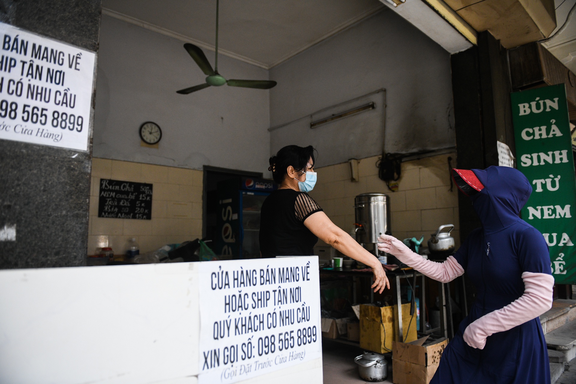 Bun cha Ha Noi, kinh doanh mua dich, ban mang ve anh 6