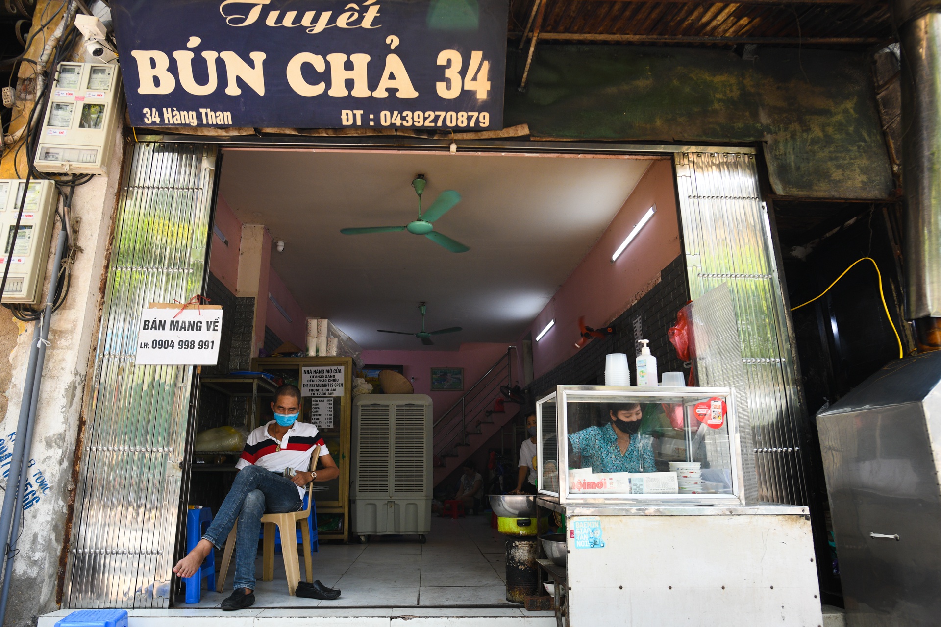 Bun cha Ha Noi, kinh doanh mua dich, ban mang ve anh 3