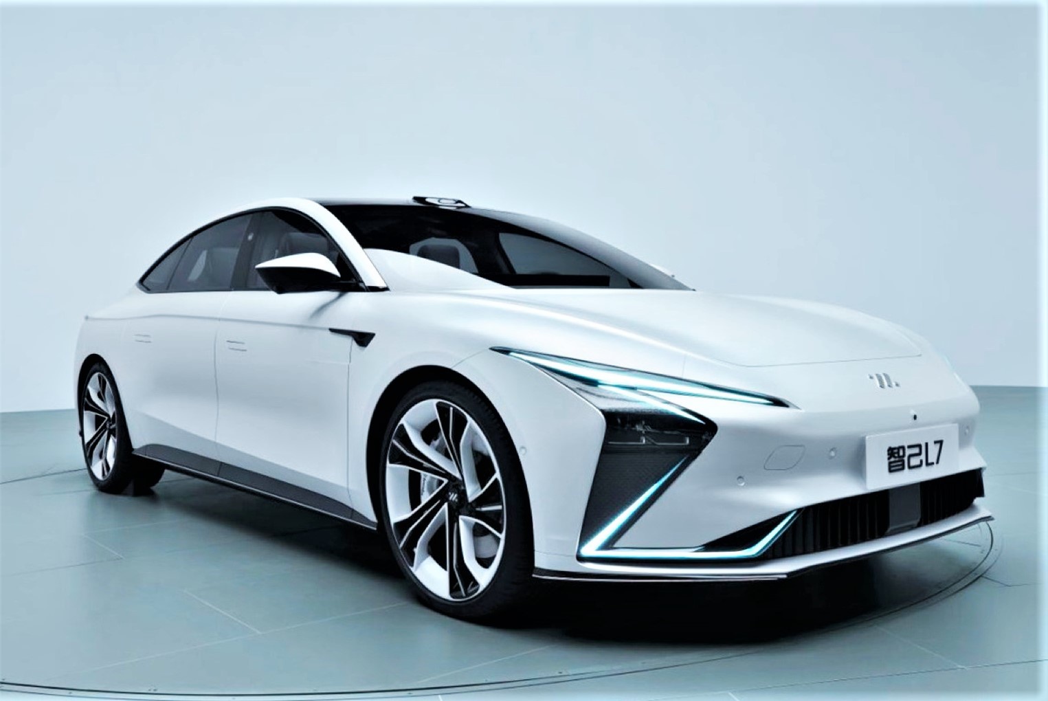 Oto dien co cong nghe sac khong day ra mat tai Trung Quoc anh 1