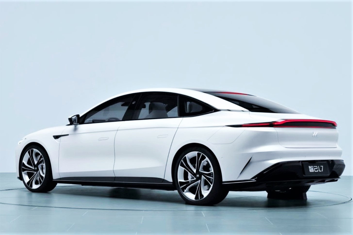 Oto dien co cong nghe sac khong day ra mat tai Trung Quoc anh 2