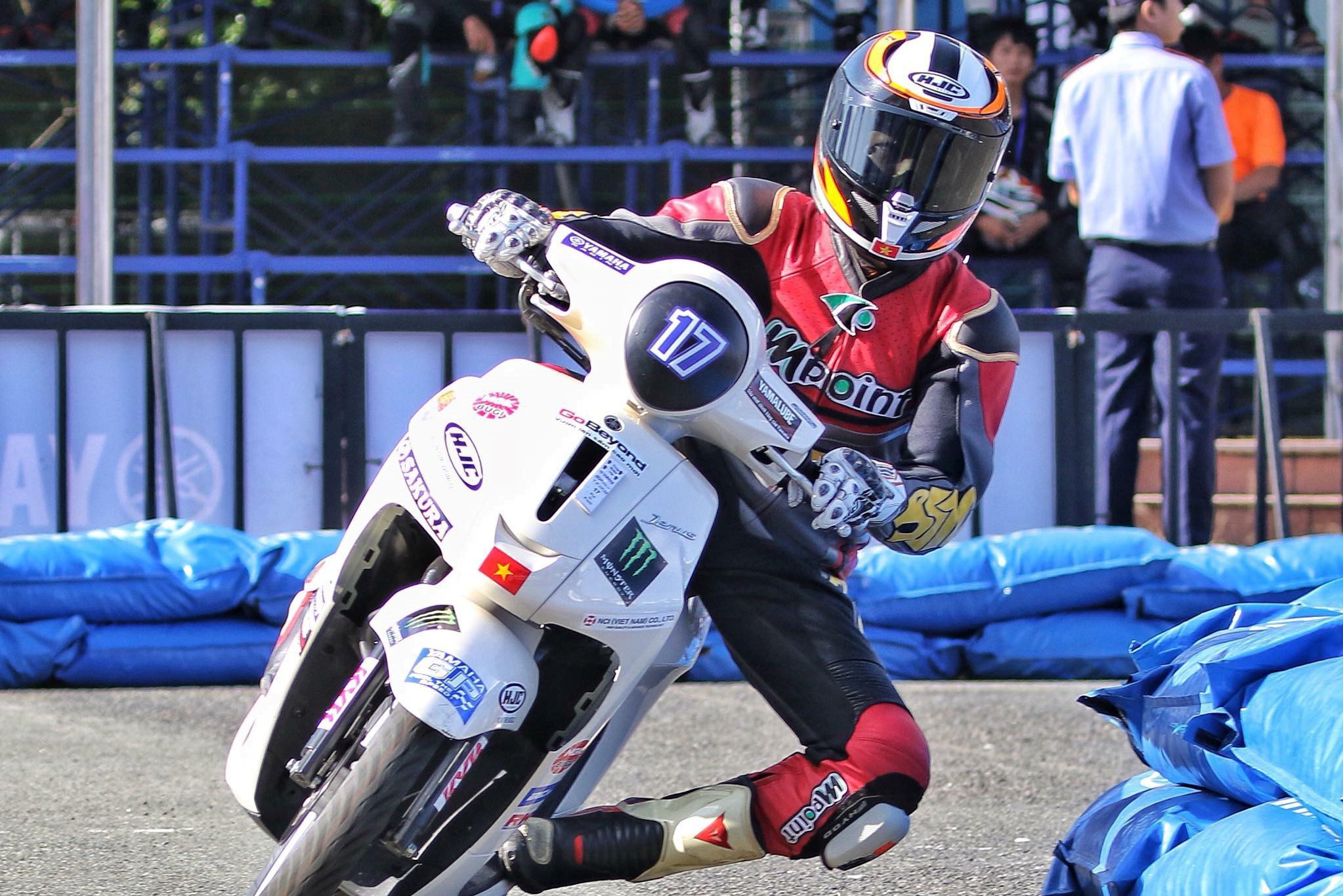 Nhung co gai noi bat trong lang dua xe moto Viet Nam anh 2