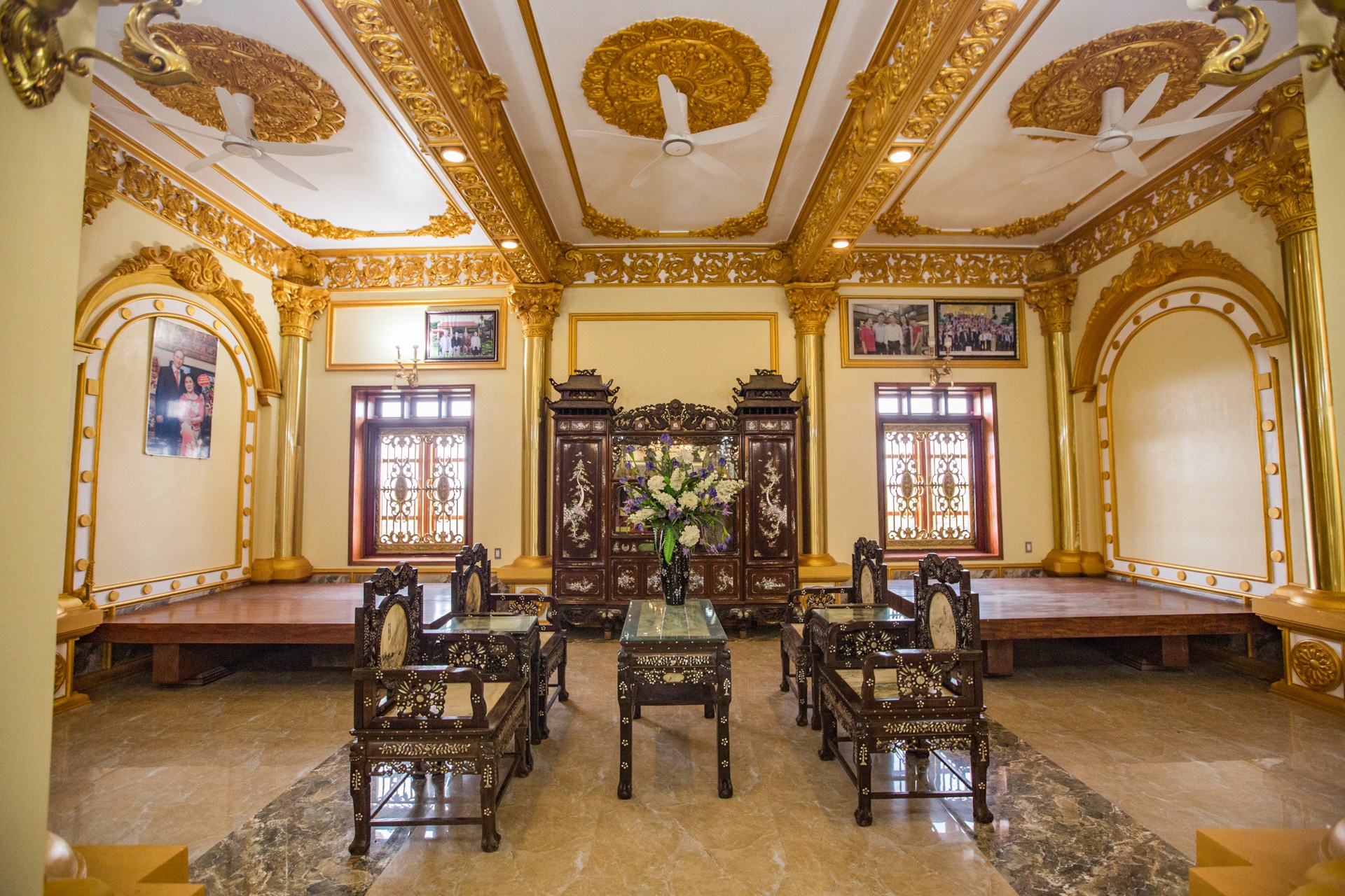 Can canh toa lau dai dat vang anh 9