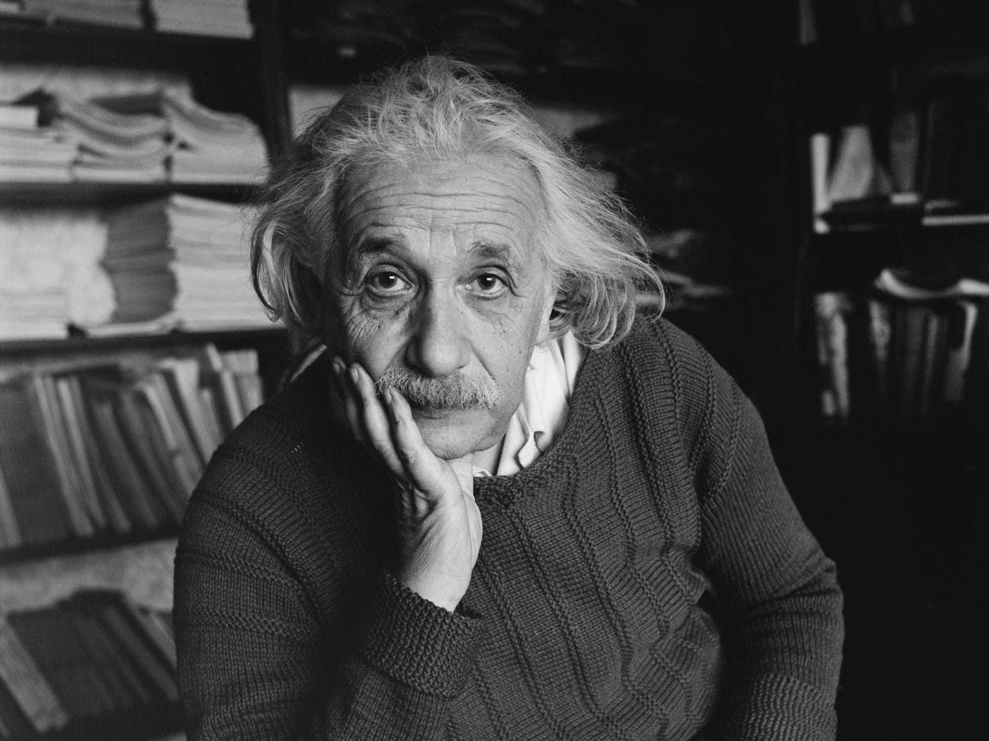 phien ban ai cua albert einstein anh 2