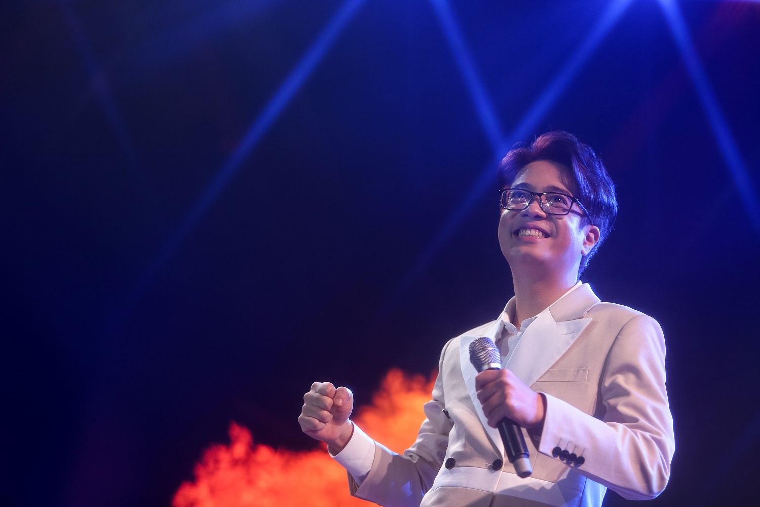 Bui Anh Tuan dang o dau anh 2