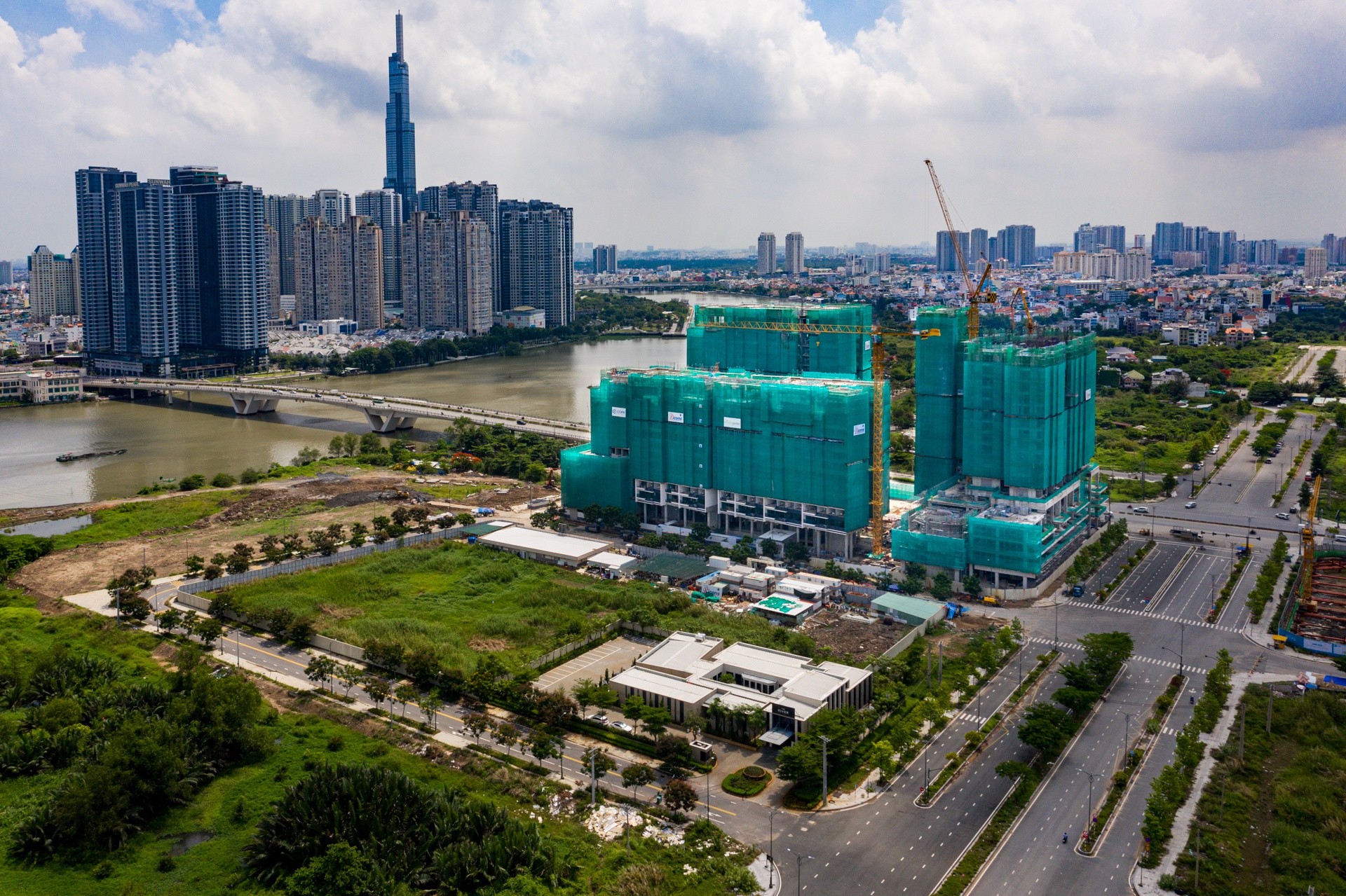 gia nha TP.HCM tiep tuc tang cao anh 2