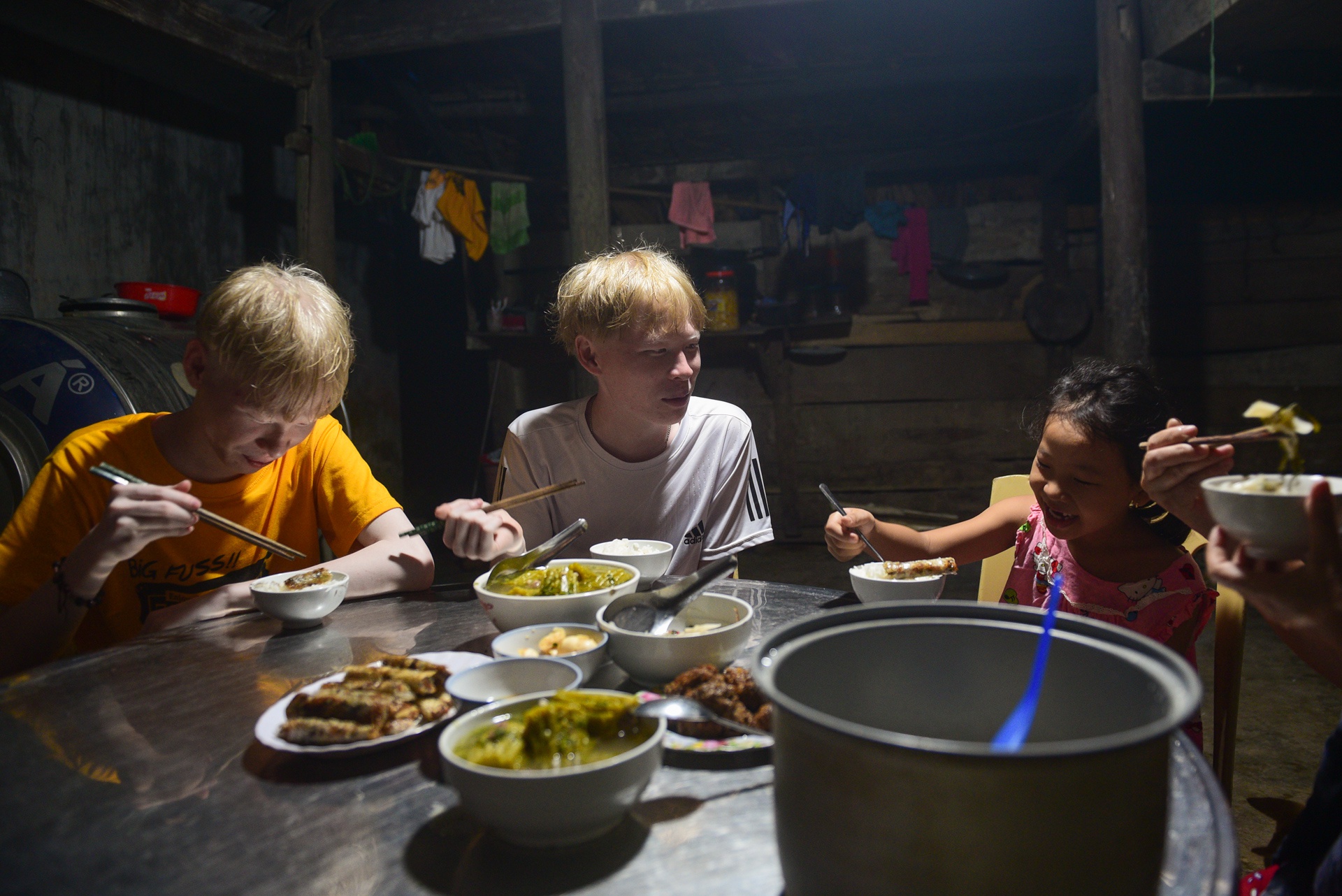cap doi song sinh bach tang anh 8
