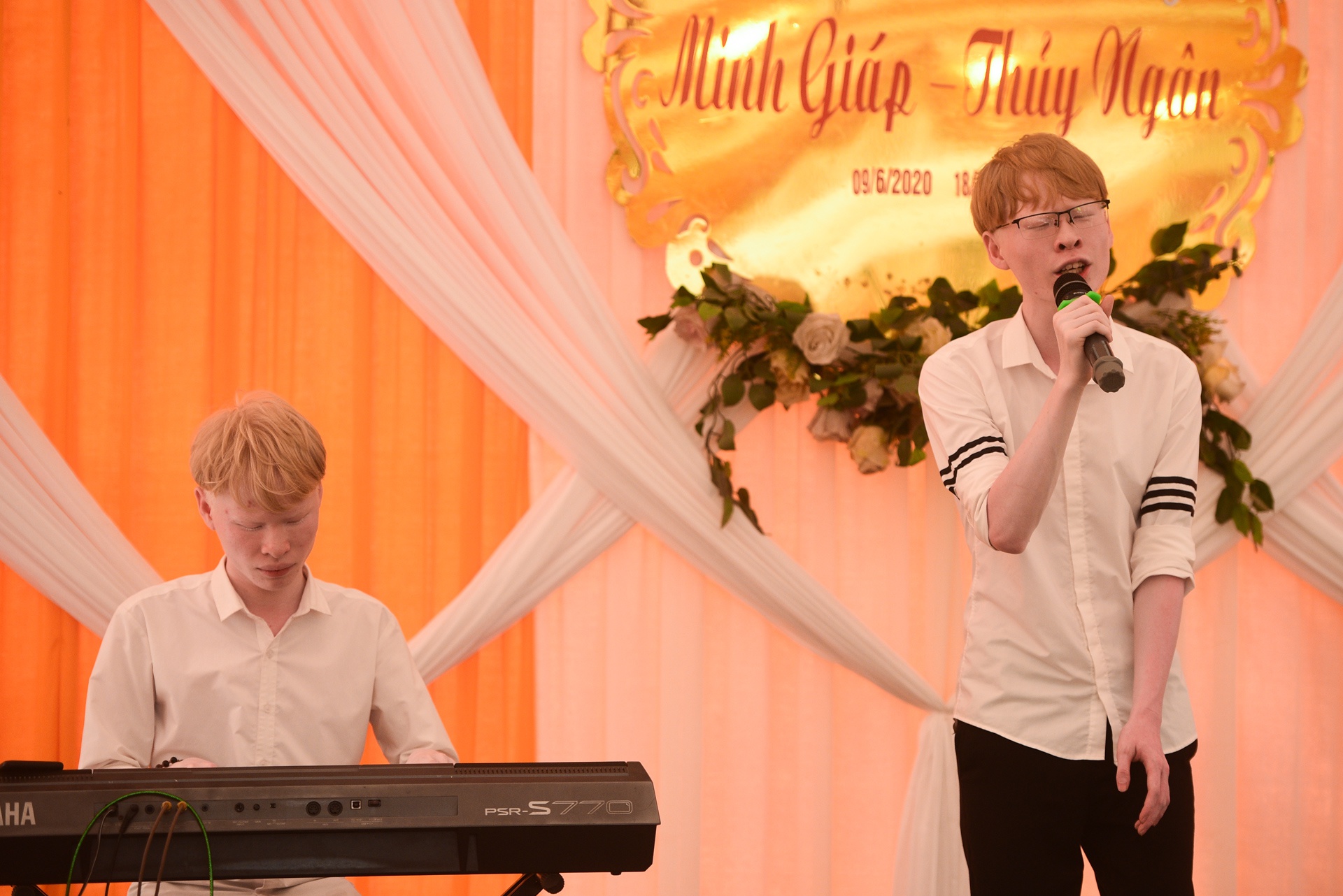 cap doi song sinh bach tang anh 16