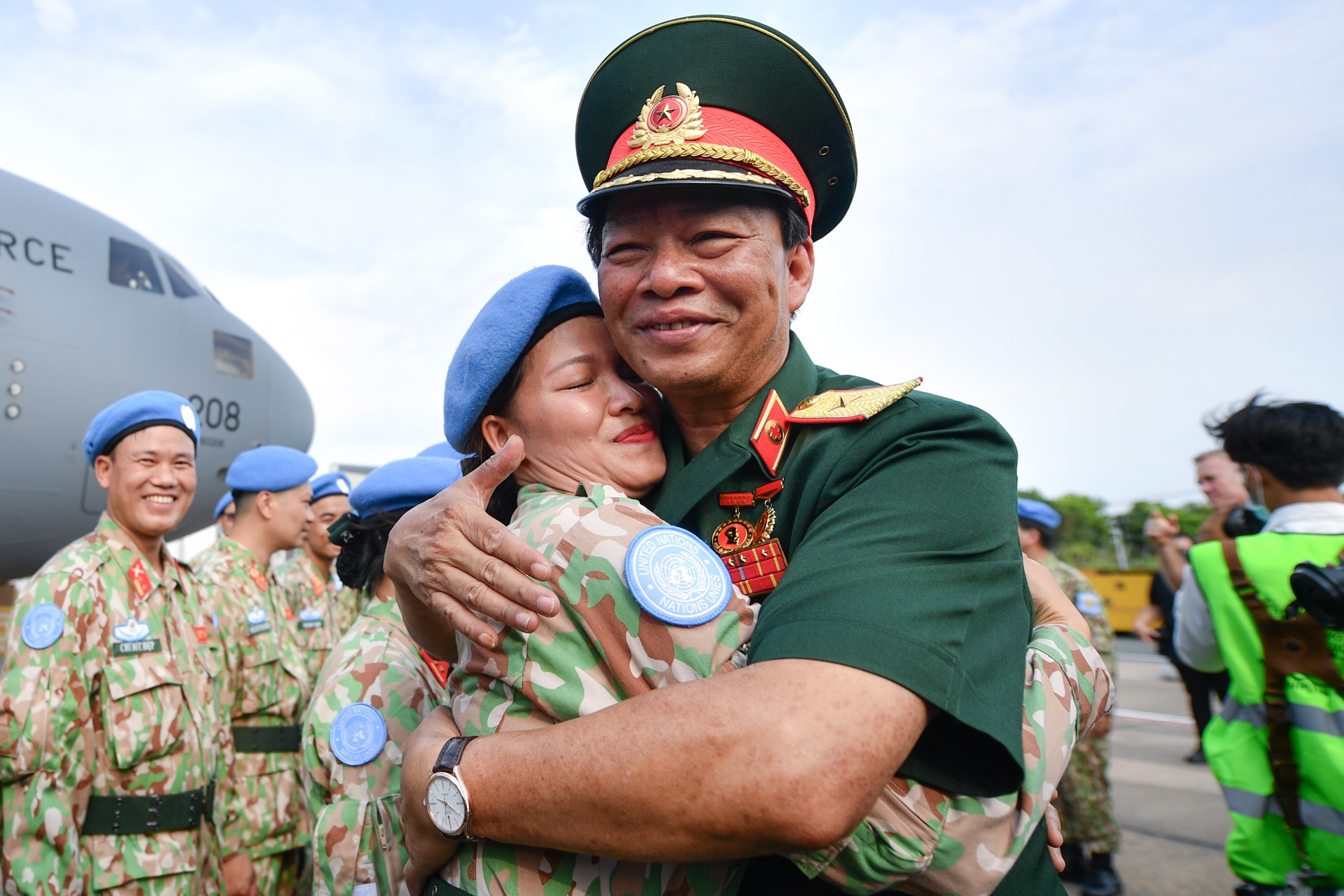 nu quan nhan mu noi xanh tre tuoi anh 31