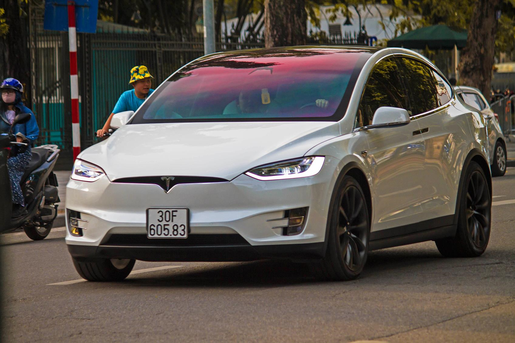 Dan xe sieu sang tri gia tram ty dao pho Ha Noi hinh anh 7