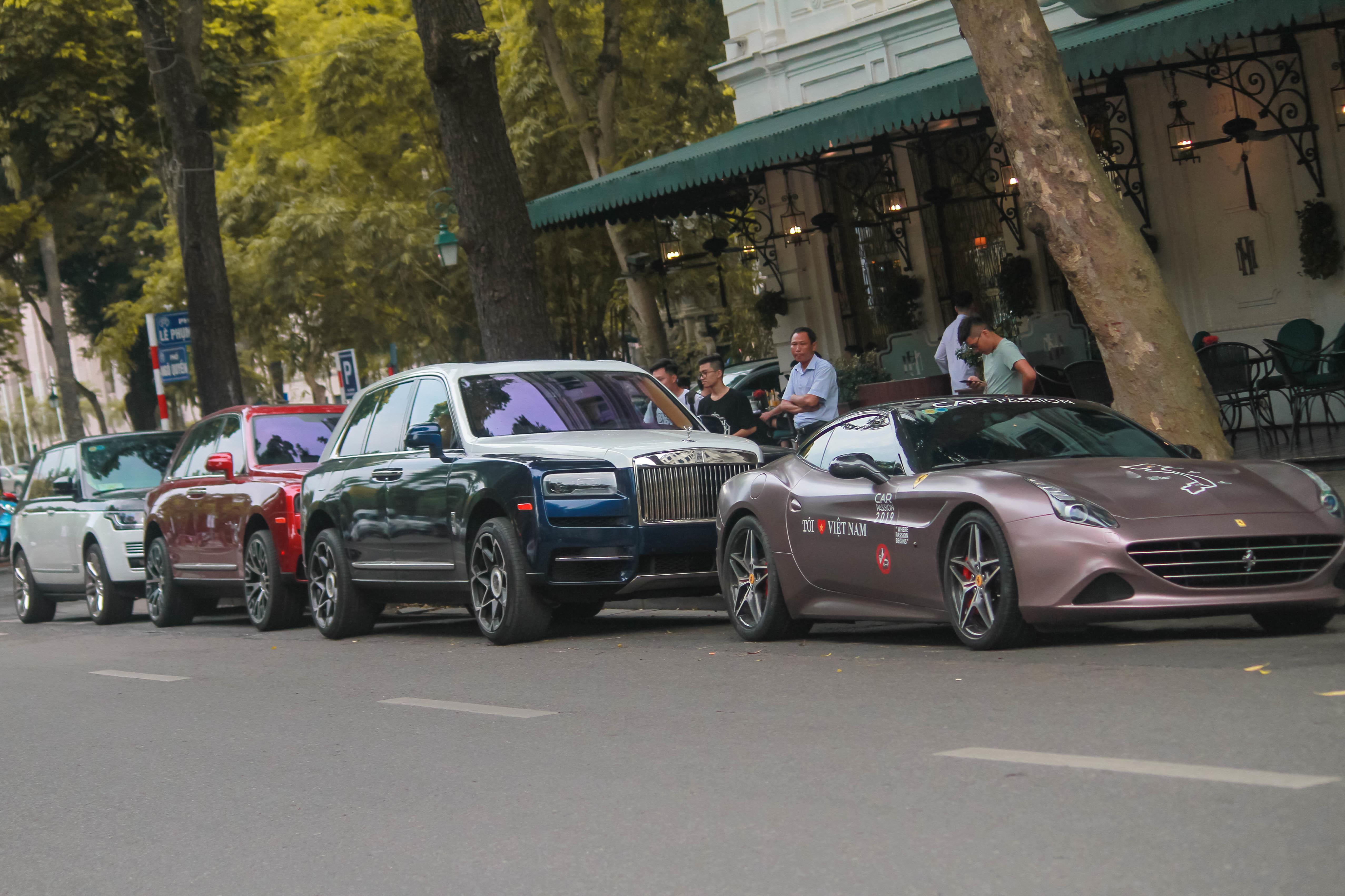 Bo doi SUV sieu sang Rolls-Royce Cullinan lan dau 'dung do' tai Ha Noi hinh anh 9