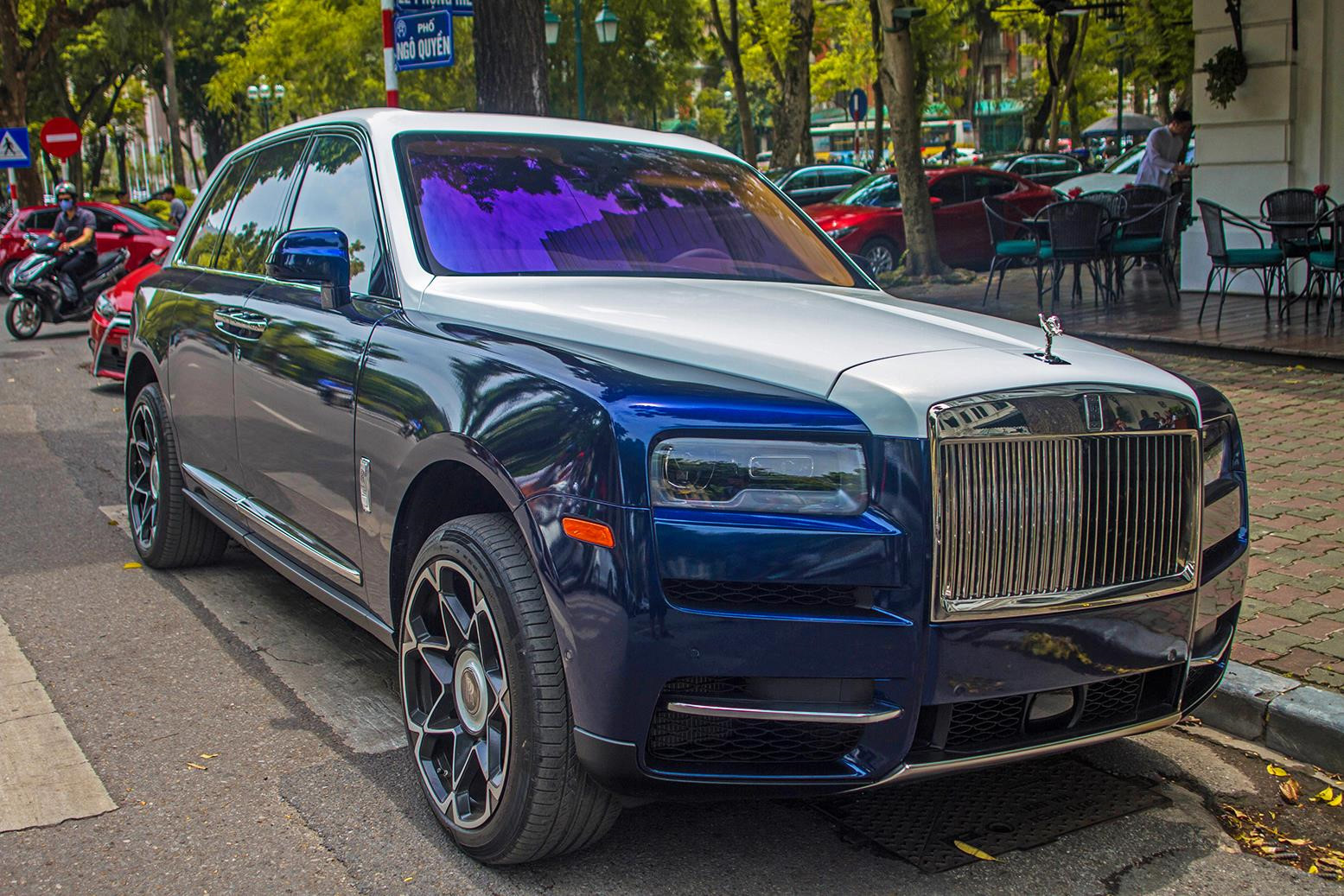 Bo doi SUV sieu sang Rolls-Royce Cullinan lan dau 'dung do' tai Ha Noi hinh anh 4