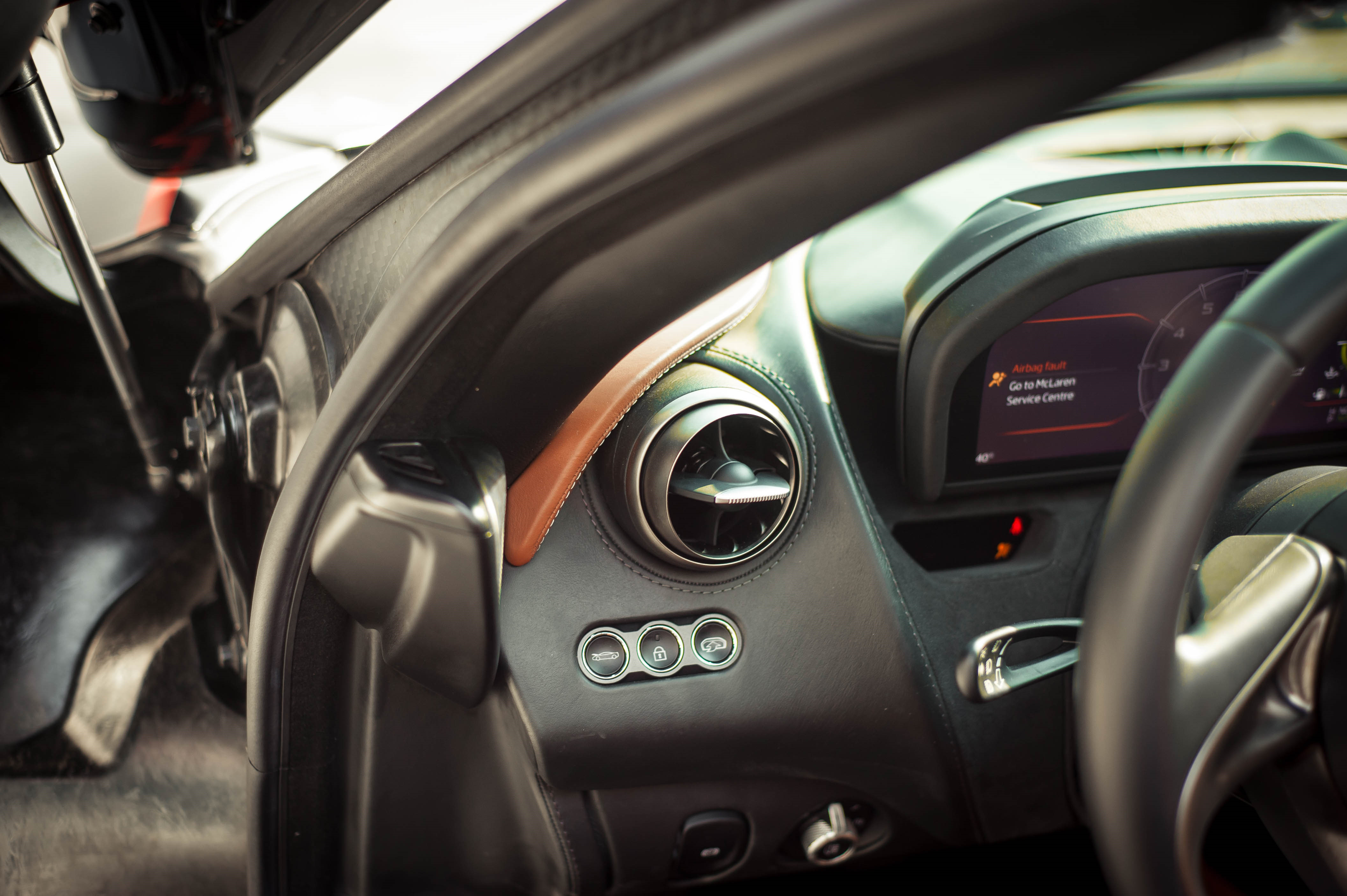 McLaren 720S dau tien ve VN rao 11 ty, ha nua gia sau 2 nam lan banh hinh anh 28