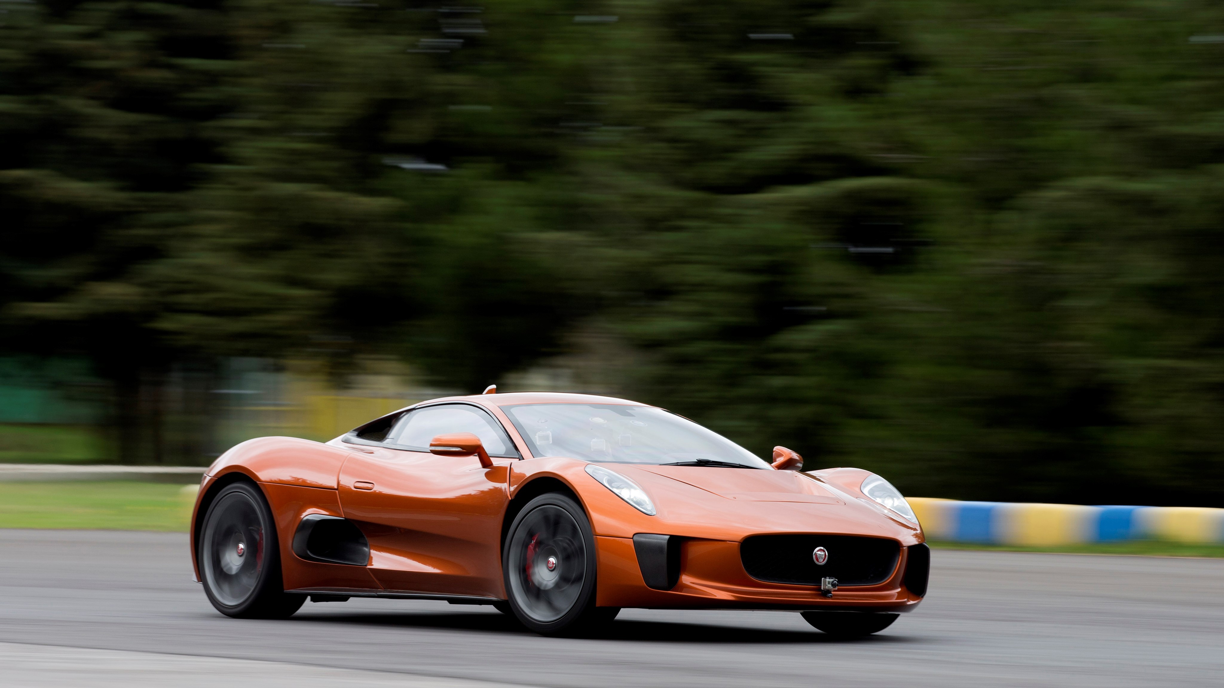 Sieu xe Jaguar C-X75 trong phim James Bond gia 1,2 trieu USD hinh anh 24 