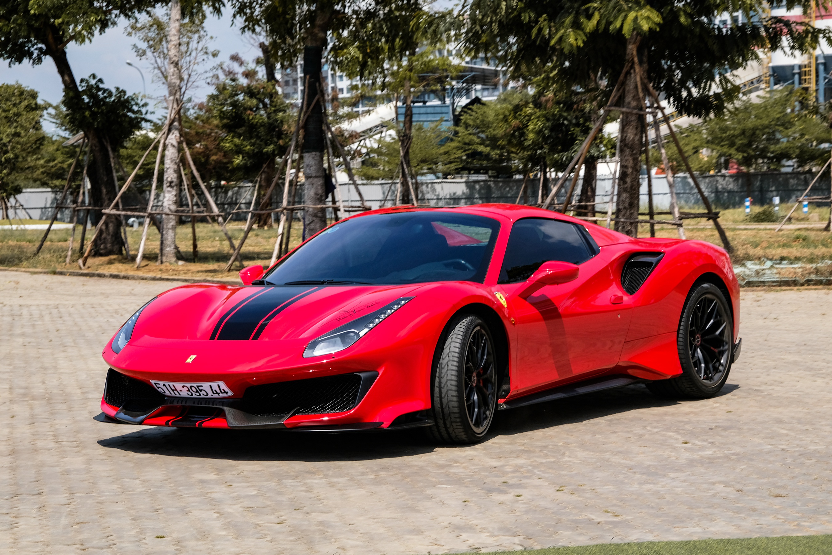 Minh Nhua lai Pagani anh 8