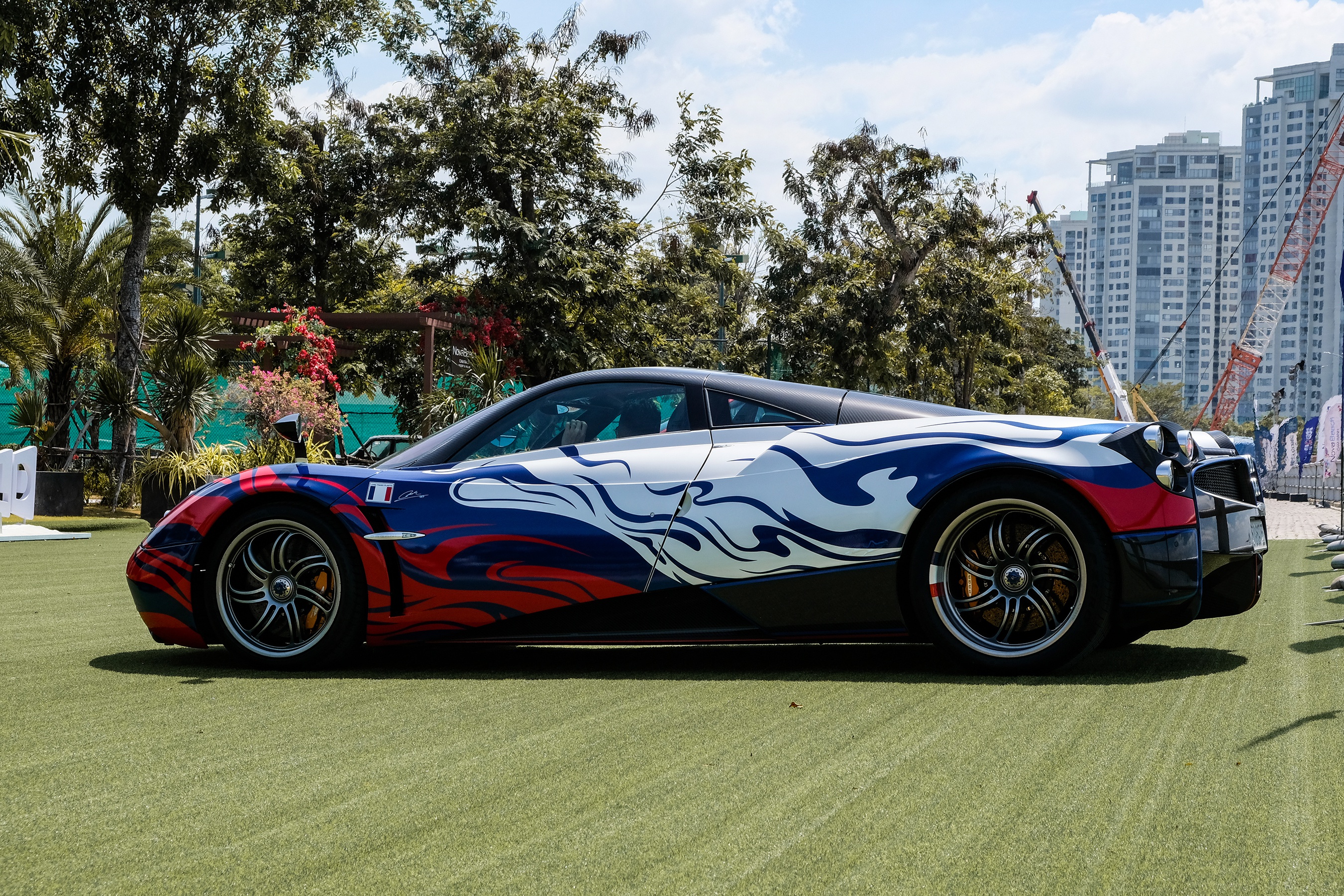 Minh Nhua lai Pagani anh 5