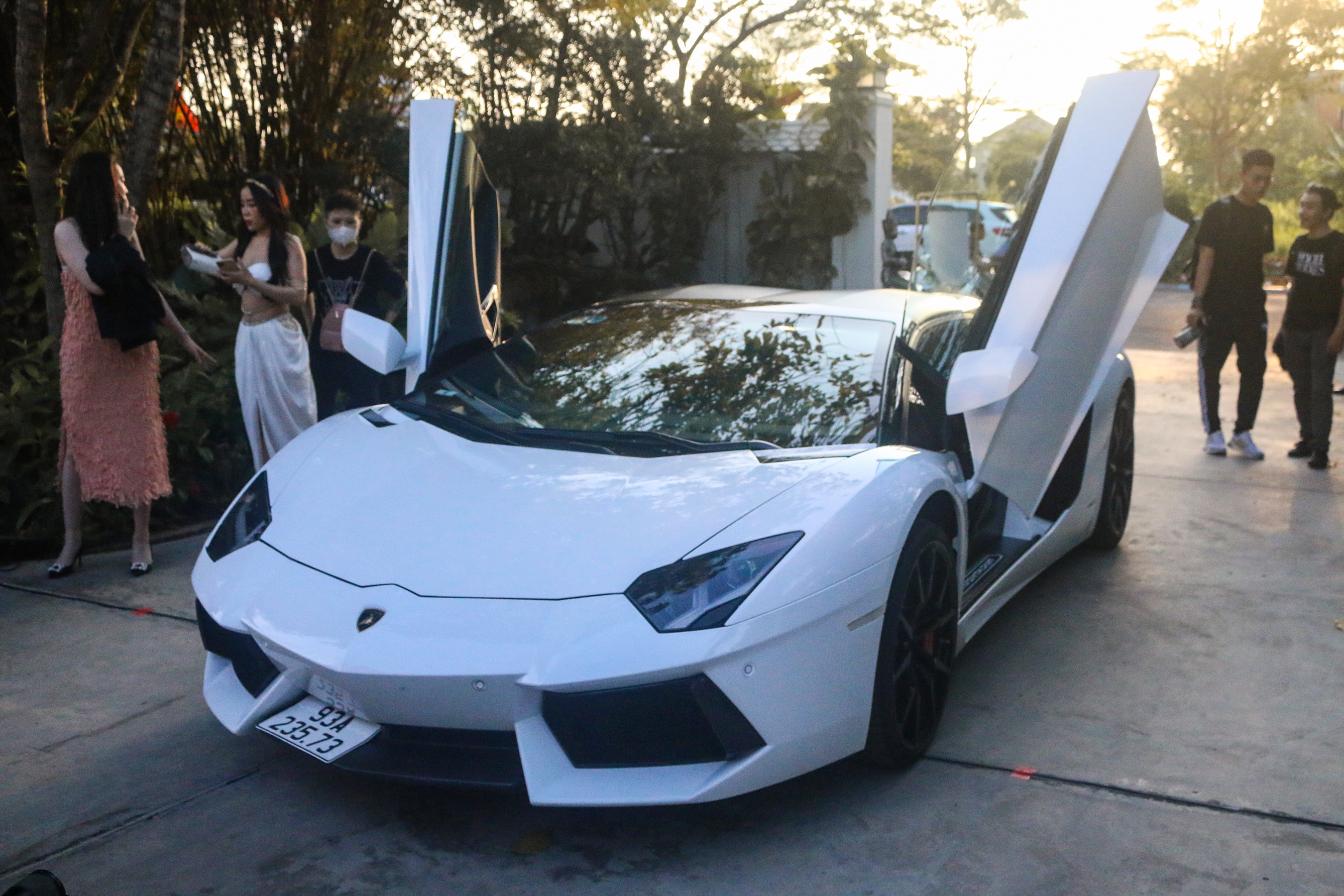 Lamborghini Aventador Roadster nang cap ong xa anh 11