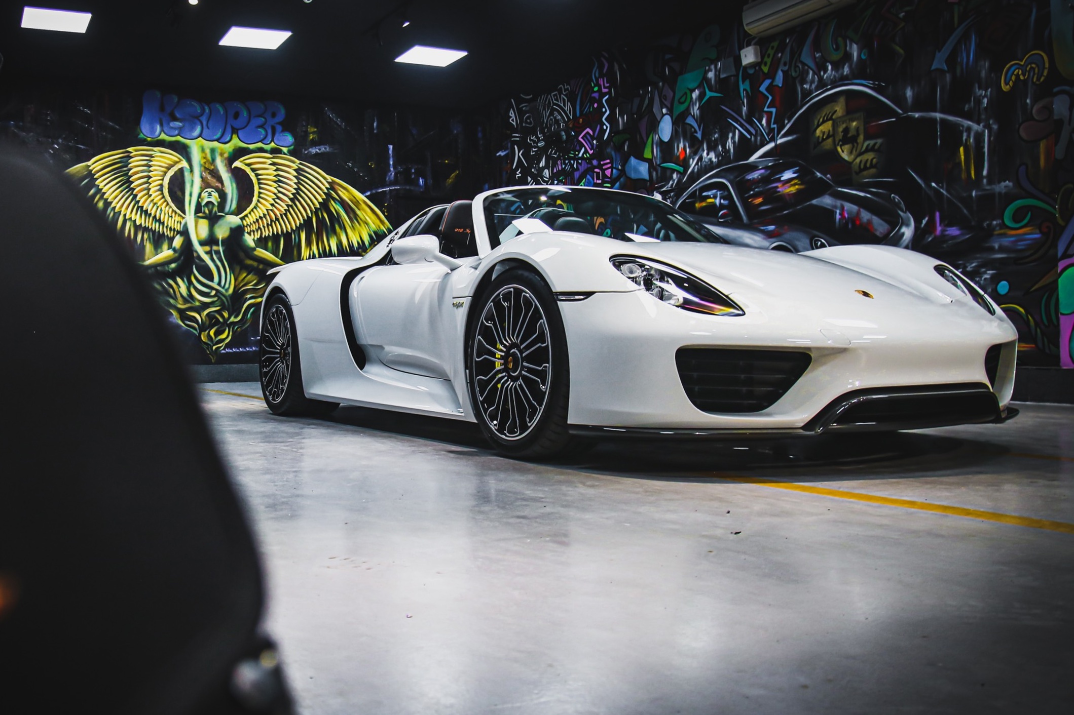 Nếu bạn là một tín đồ của siêu xe Porsche, thì hình nền siêu xe Porsche chính là lựa chọn hoàn hảo để trang trí cho thiết bị của mình. Hãy cùng chiêm ngưỡng thiết kế tinh xảo và đường nét hoàn hảo của siêu xe này qua hình ảnh độc đáo này!