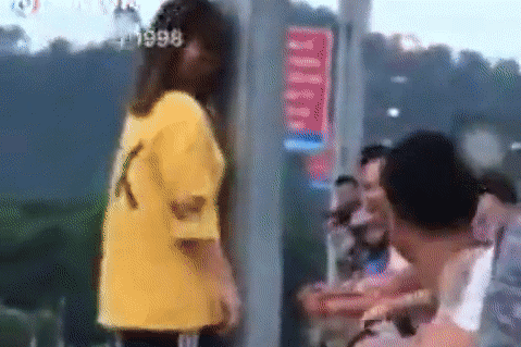 9X Lao Cai duoc khen ngoi sau clip cuu nguoi nhay cau hinh anh 1 ezgif.com_crop.gif