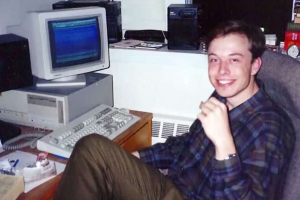 elon musk choi game gi anh 2