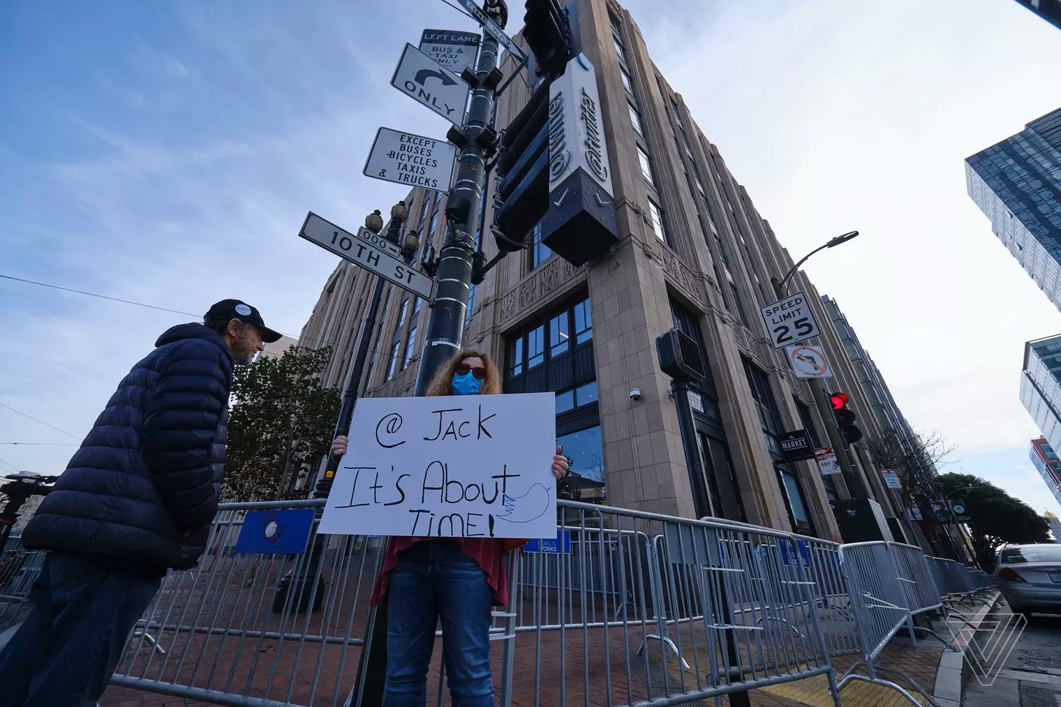 bieu tinh tai tru so Twitter ung ho ong Trump anh 7