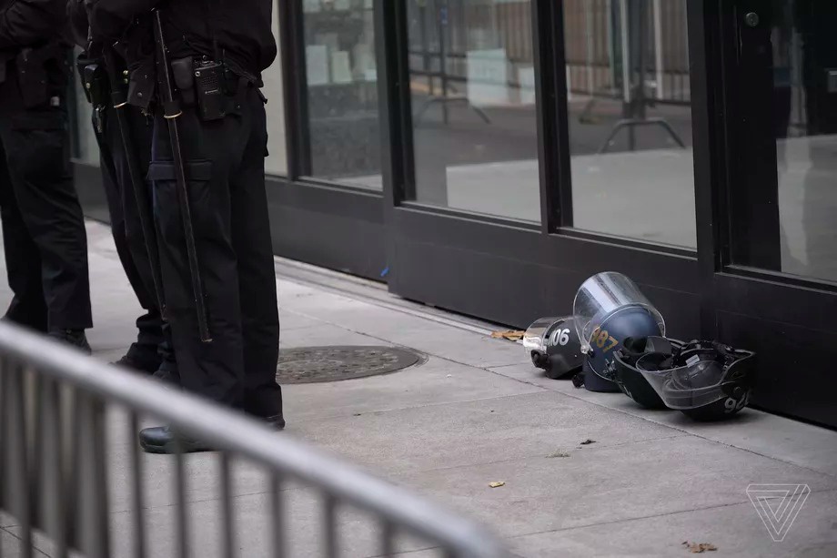 bieu tinh tai tru so Twitter ung ho ong Trump anh 9