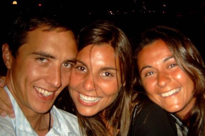 Nen duyen vo chong nho gap go tinh co tren bai bien anh 2