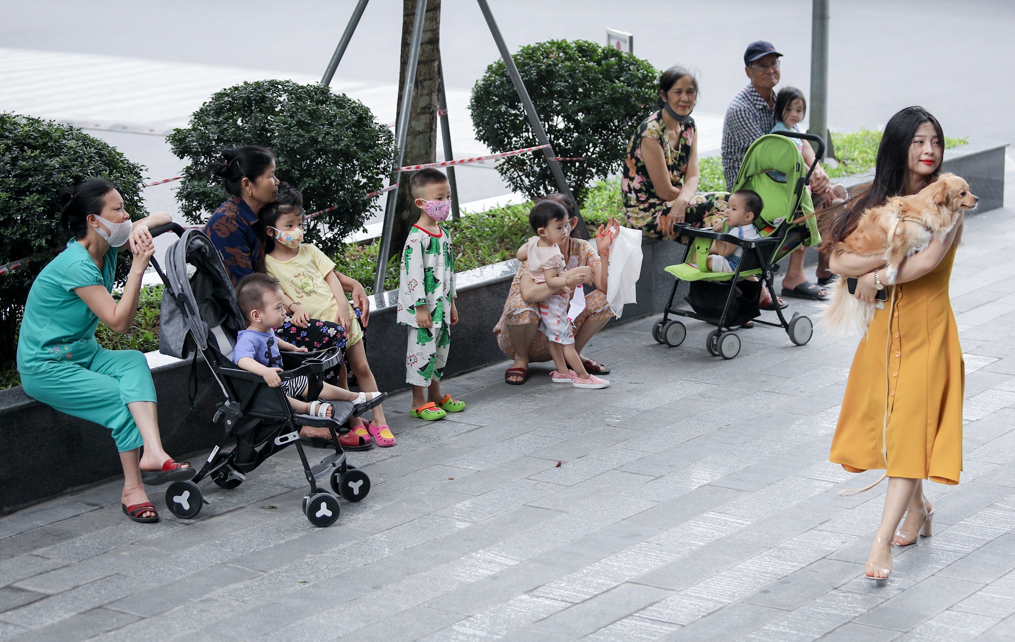 Hot girl mua con so khong ai yeu vi qua manh me hinh anh 30 31_anh_to_hot_girl_mua_con_zing17.jpg