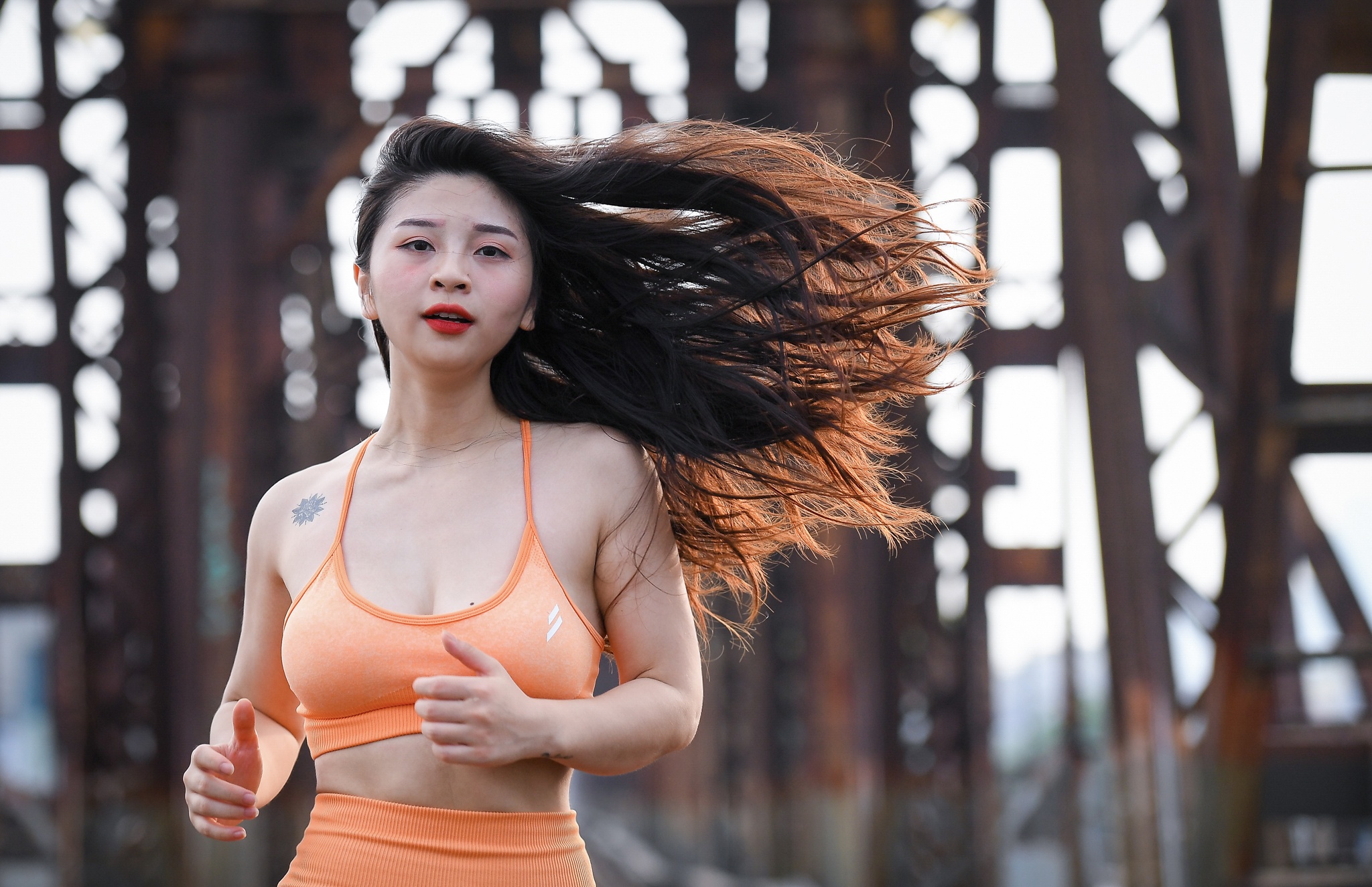 Hot girl mua con so khong ai yeu vi qua manh me hinh anh 24 3_Bong_Tran_zing.jpg