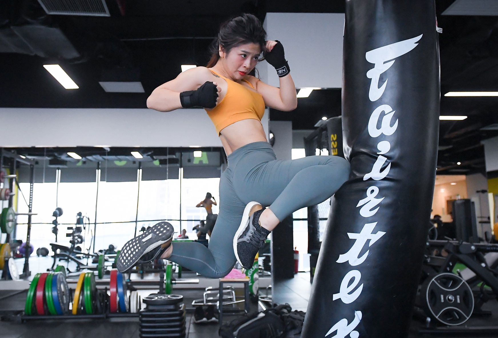 Hot girl mua con so khong ai yeu vi qua manh me hinh anh 9 8_anh_to_hot_girl_mua_con_zing46_1.jpg