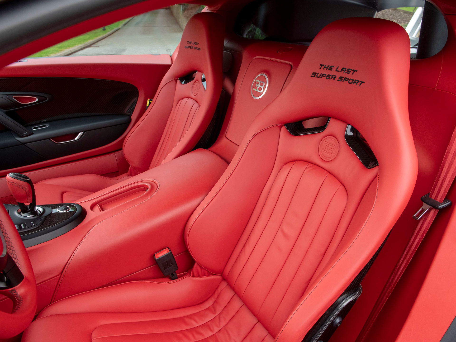 Bugatti Veyron Super Sport cuoi cung duoc rao ban anh 7