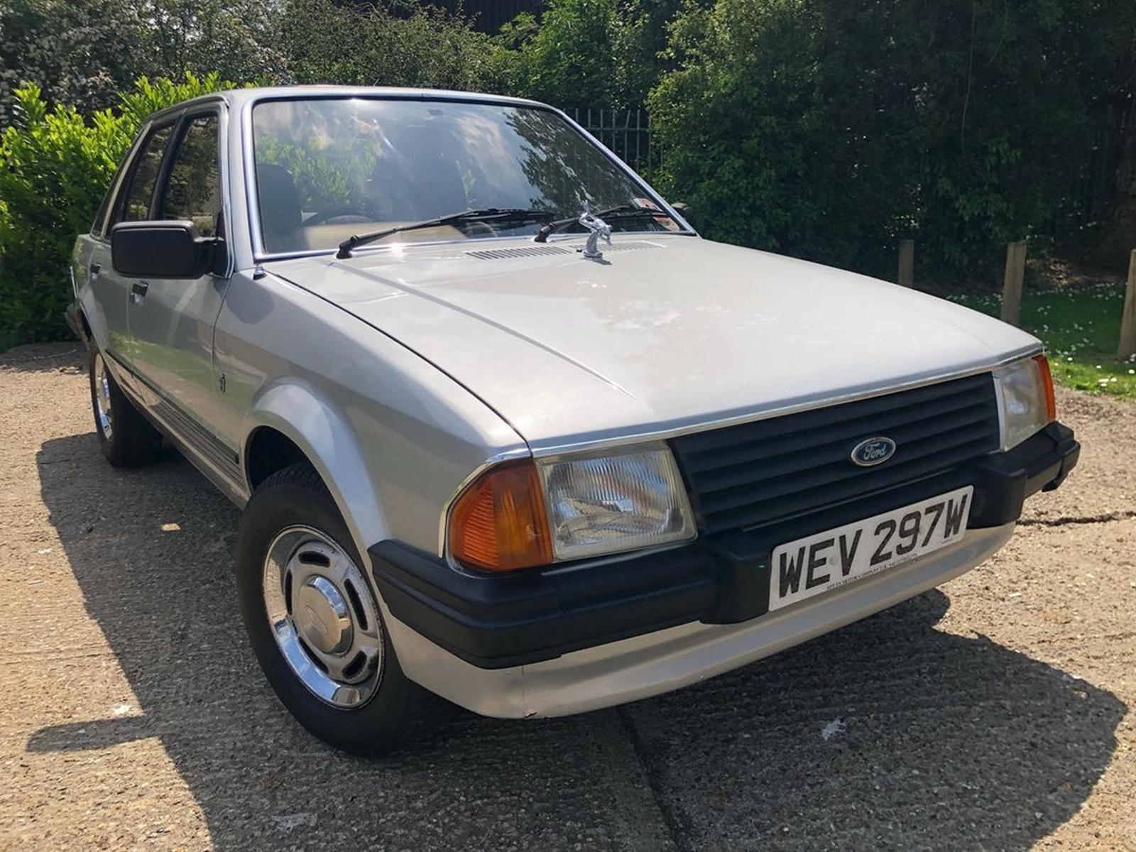 Chiec Ford Escort cua Cong nuong Diana duoc rao ban anh 6