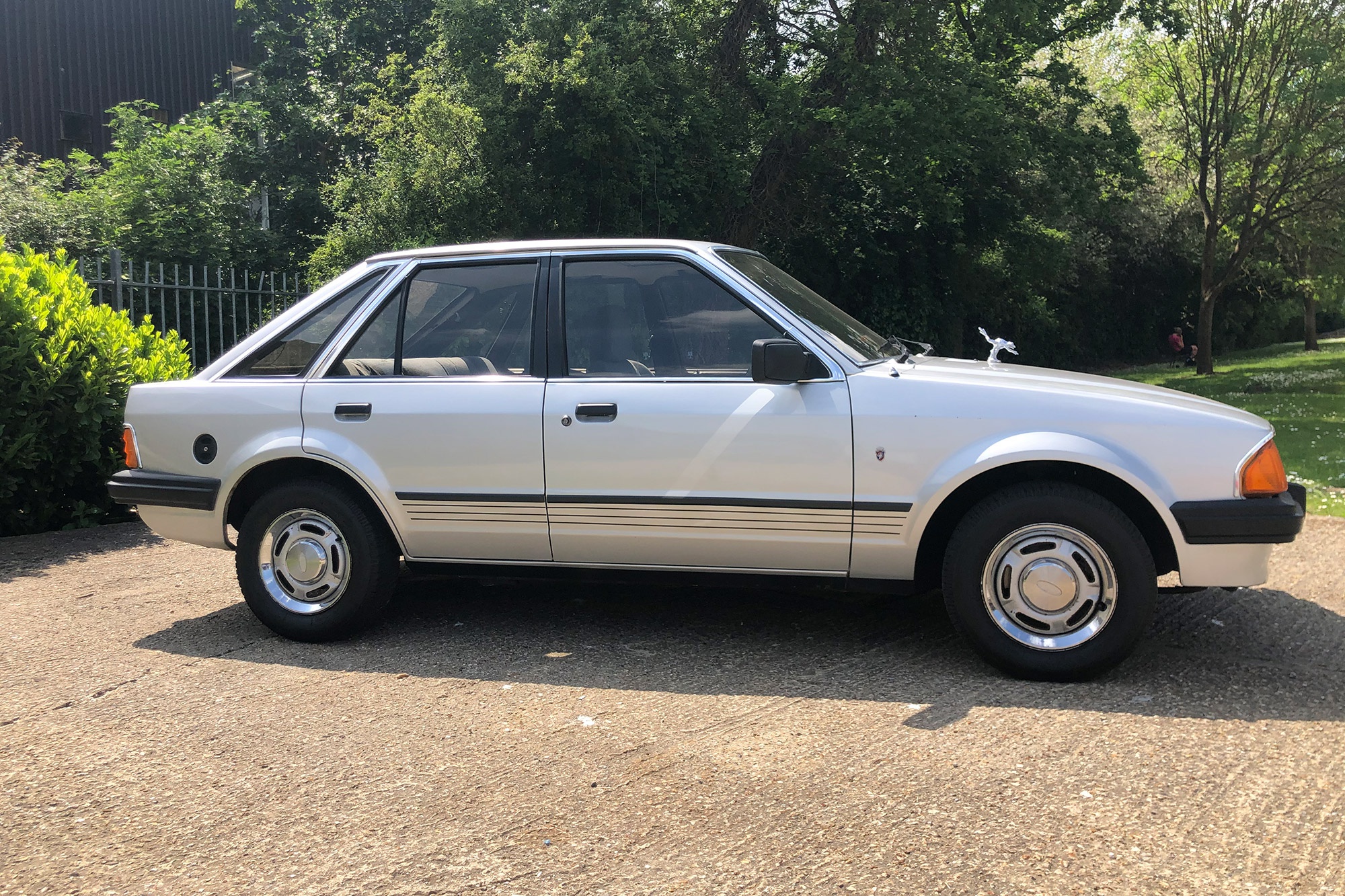 Chiec Ford Escort cua Cong nuong Diana duoc rao ban anh 3