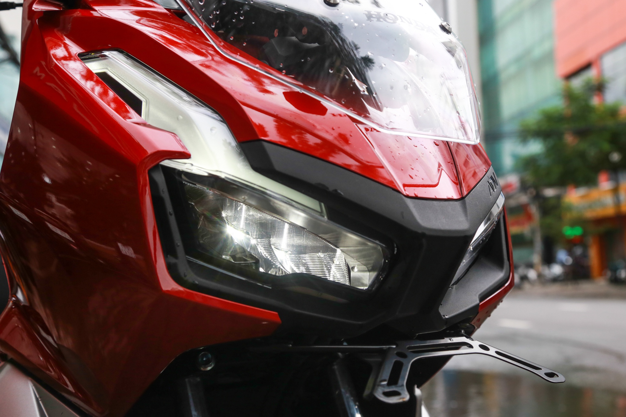 xe-tay-ga-Honda-ADV-150-gia-78-85-trieu-dong-01