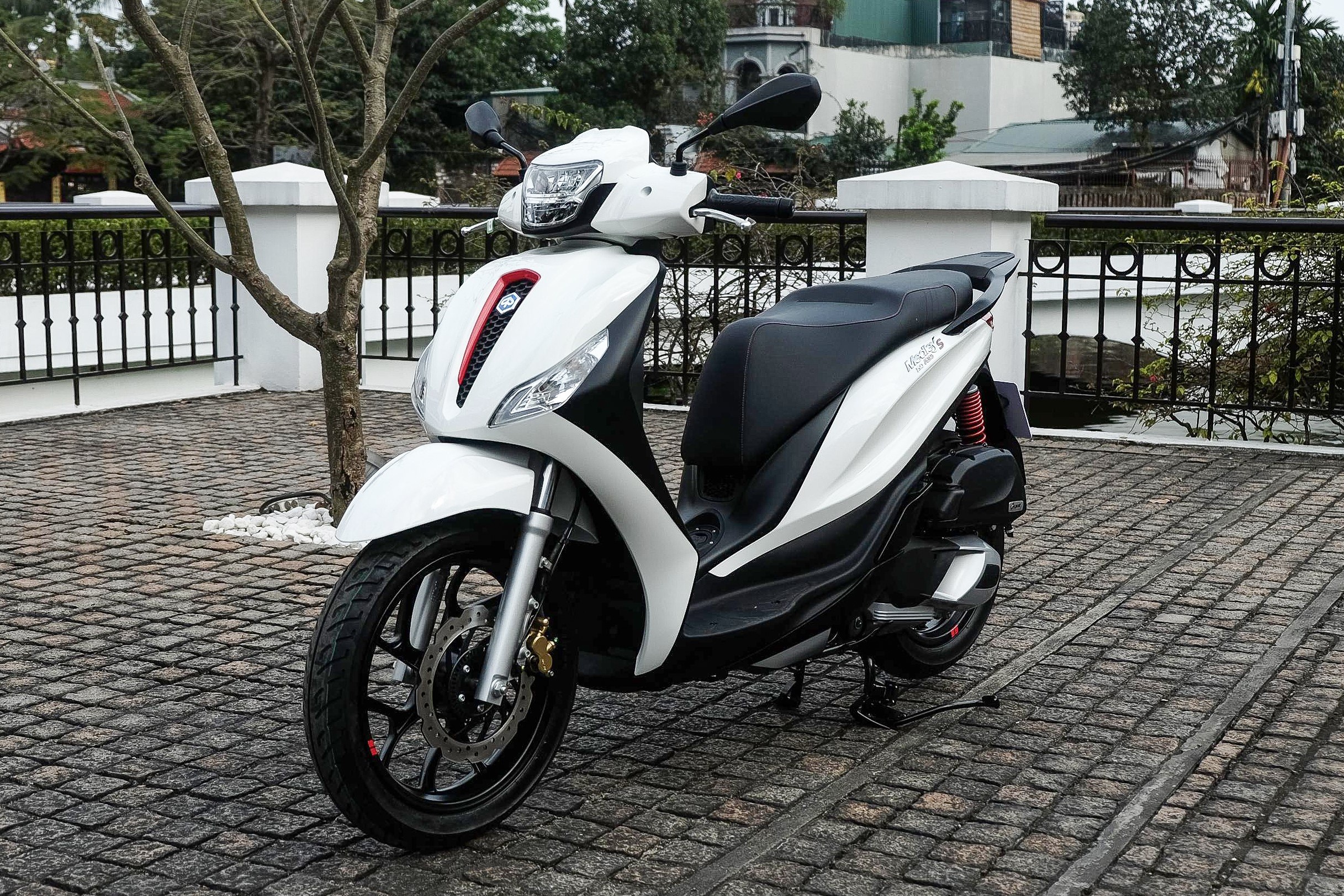 xe-tay-ga-Piaggio-Medley-S-125-150-gia-87,9-trieu-dong