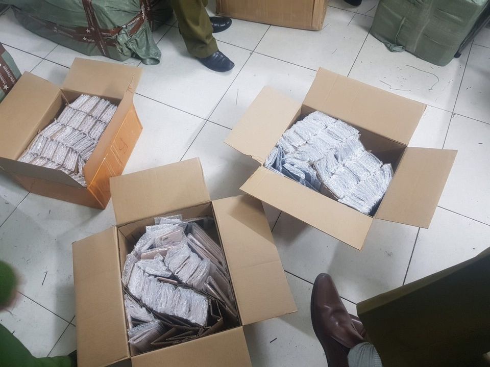 Bat lo hang gan 900 iPhone nhap lau anh 1