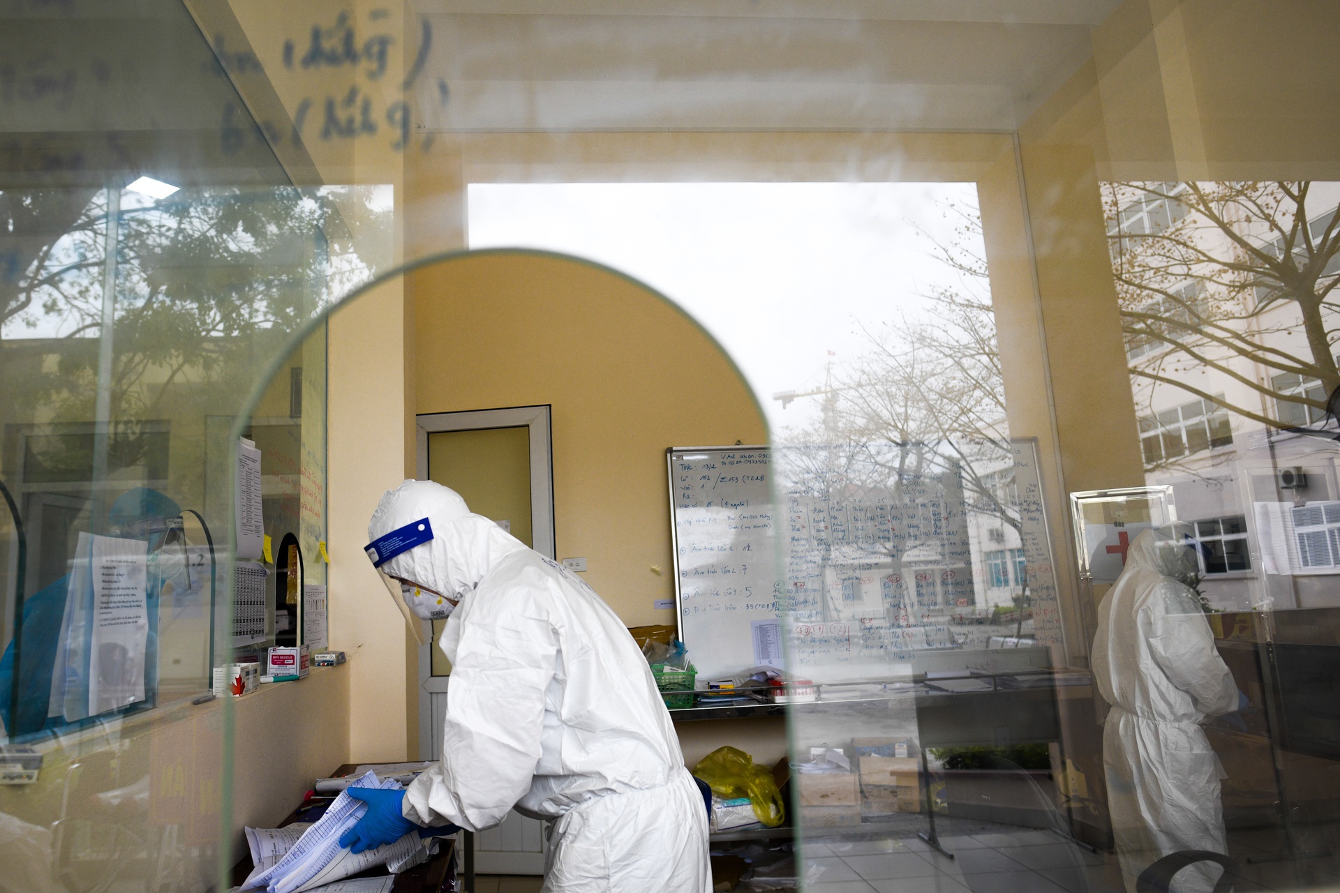 nu cong an mac Covid-19 chia se anh 1