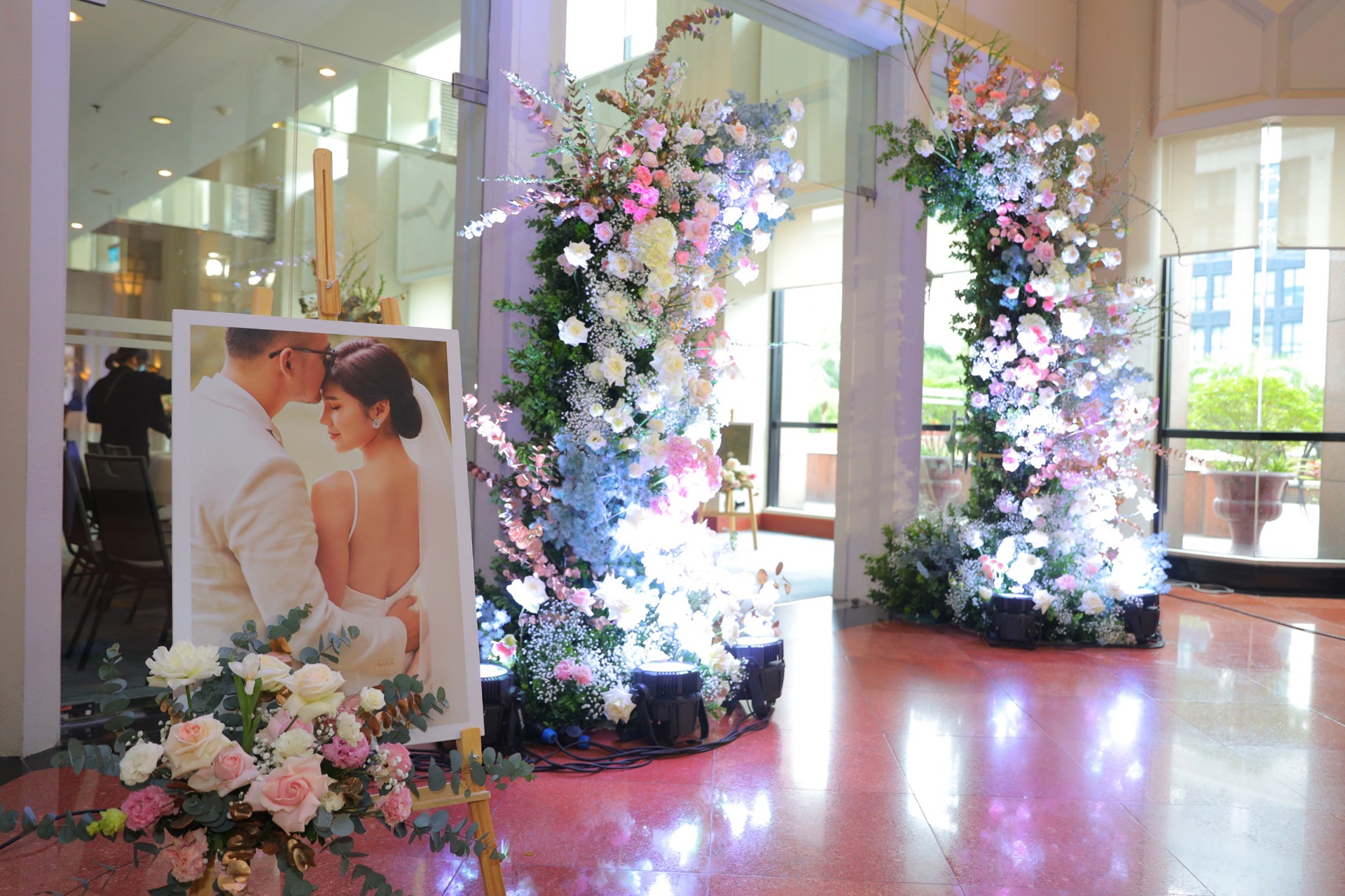 MC Thu Hoai cuoi anh 1