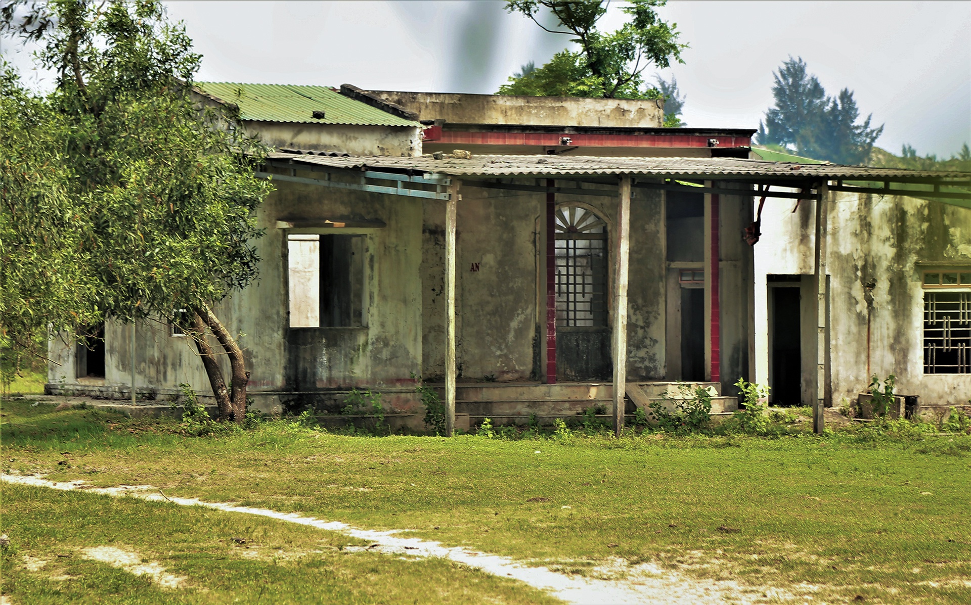 mo sat thach khe bat dong anh 16