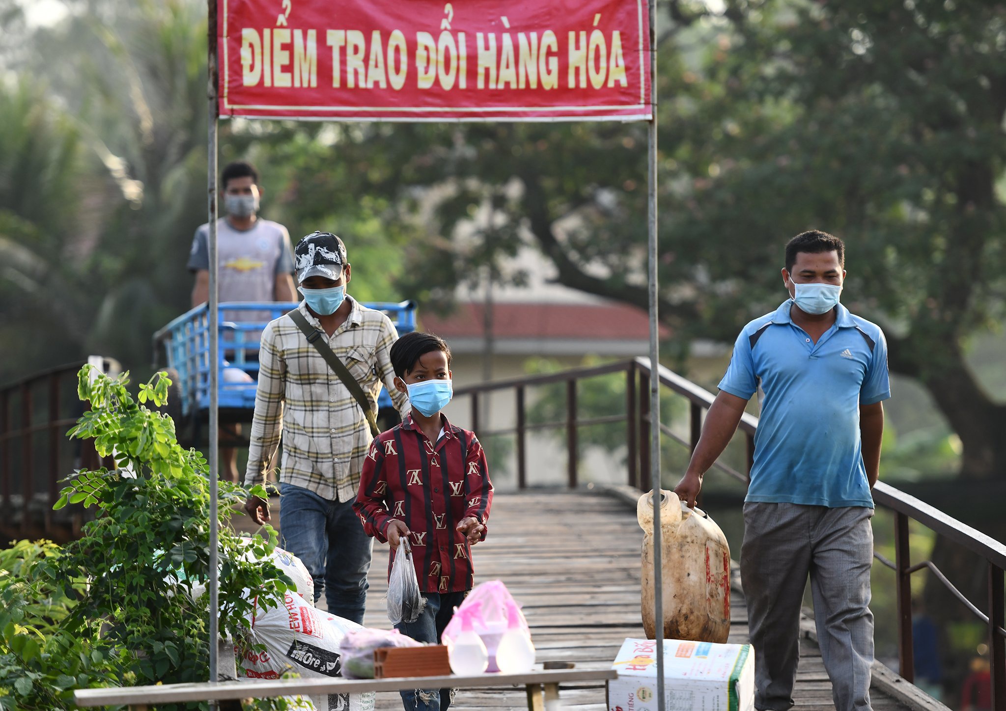 Xom bien gioi Thong Binh phong dich Covid-19 anh 5