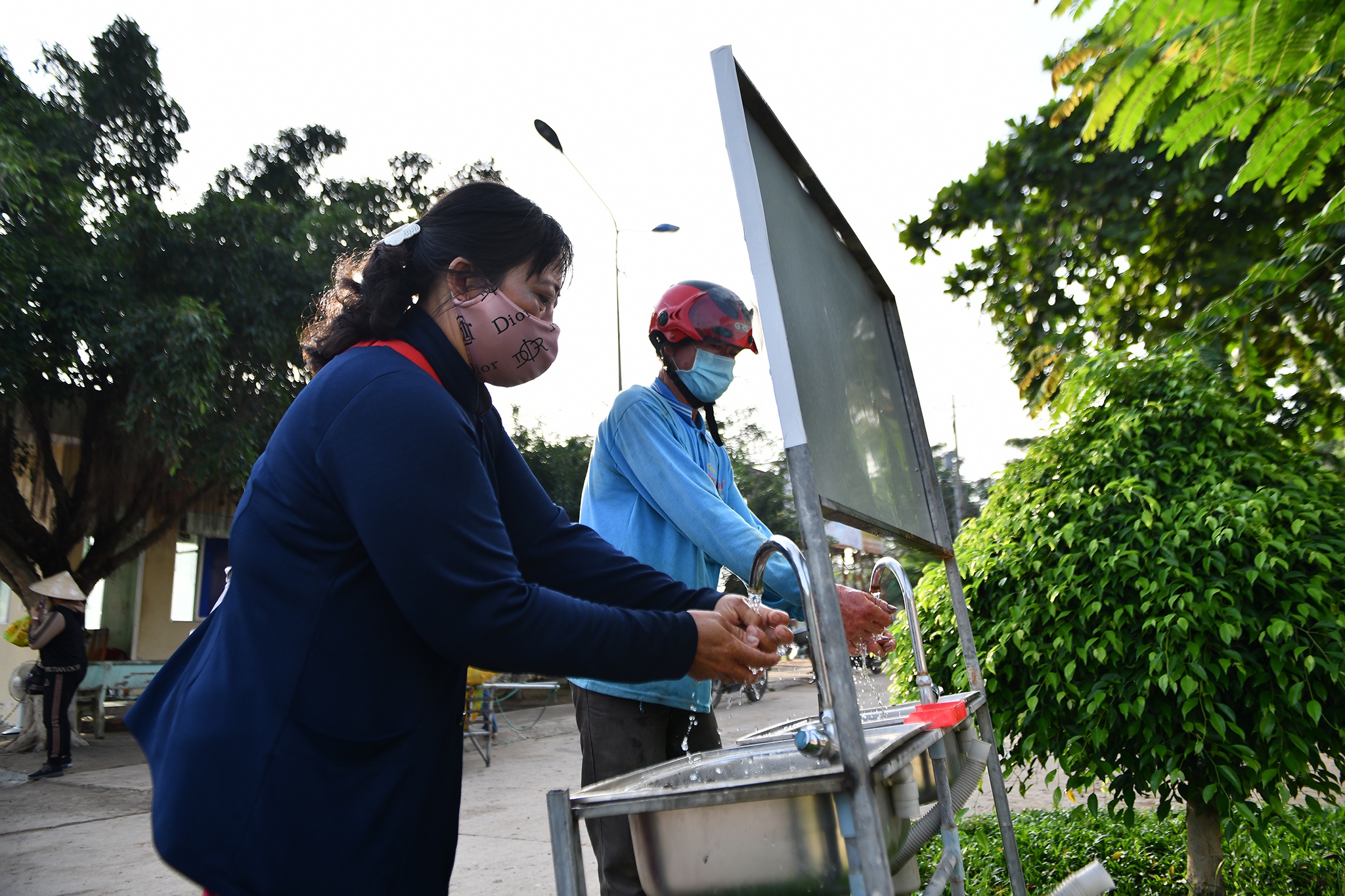 Xom bien gioi Thong Binh phong dich Covid-19 anh 9