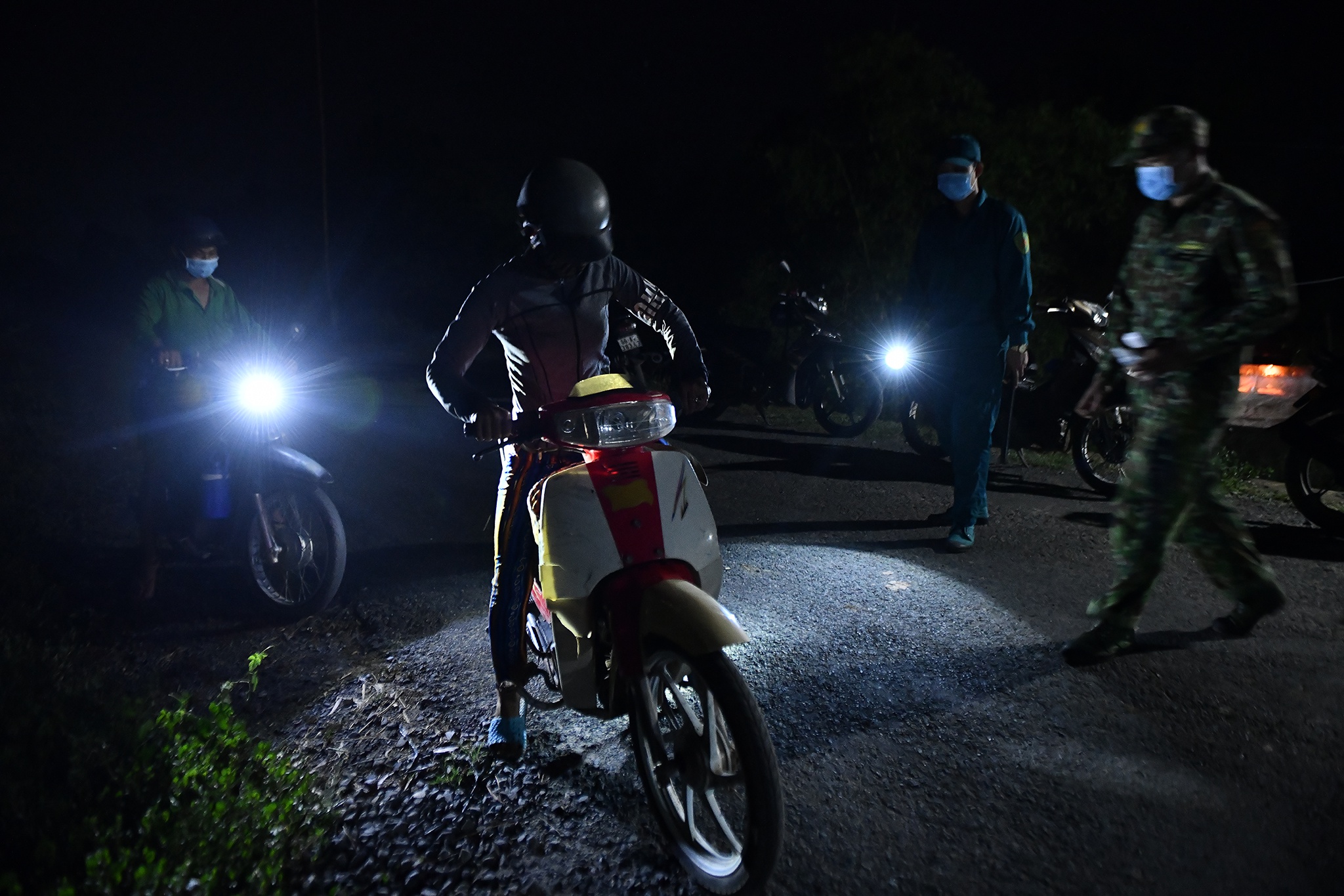 Xom bien gioi Thong Binh phong dich Covid-19 anh 14