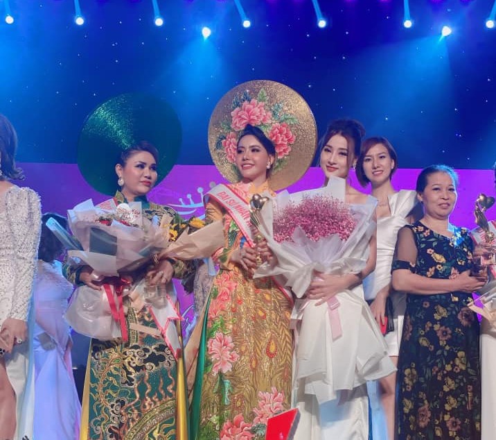 hoa hau nhan ai phan thuyen qua doi anh 1