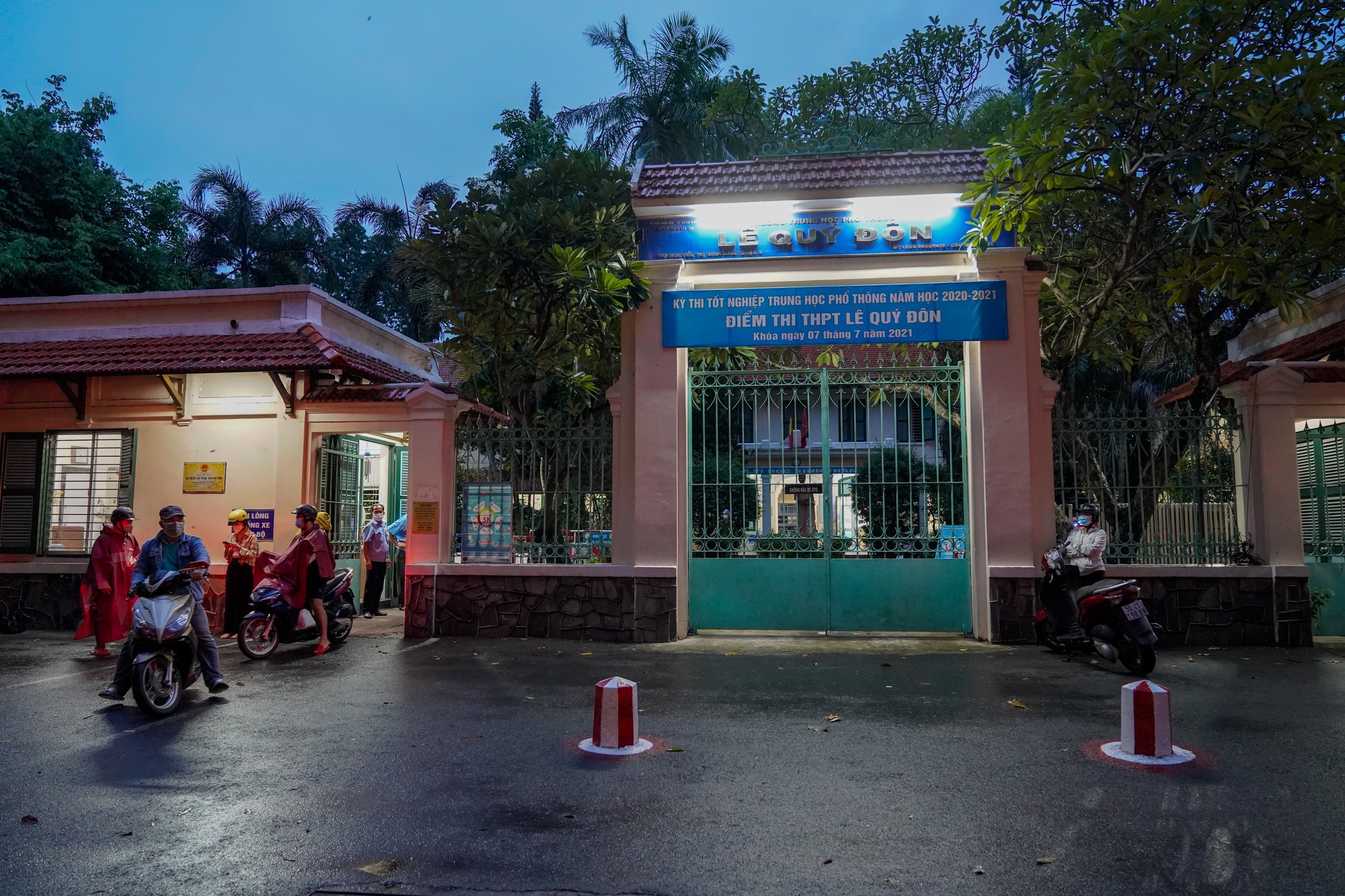 Thi sinh TP.HCM cach ly tai truong anh 1