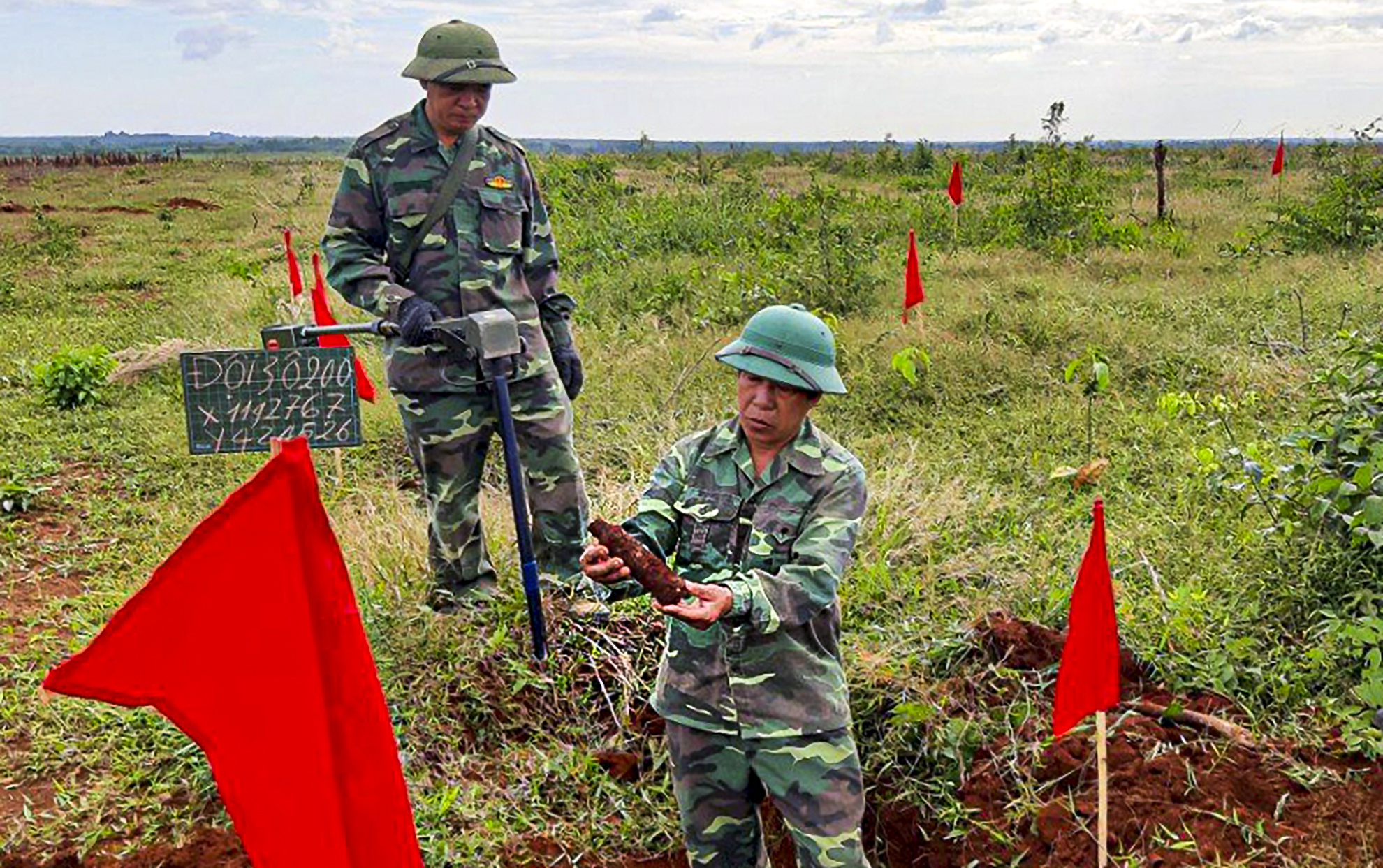 bom min san bay Long Thanh anh 4