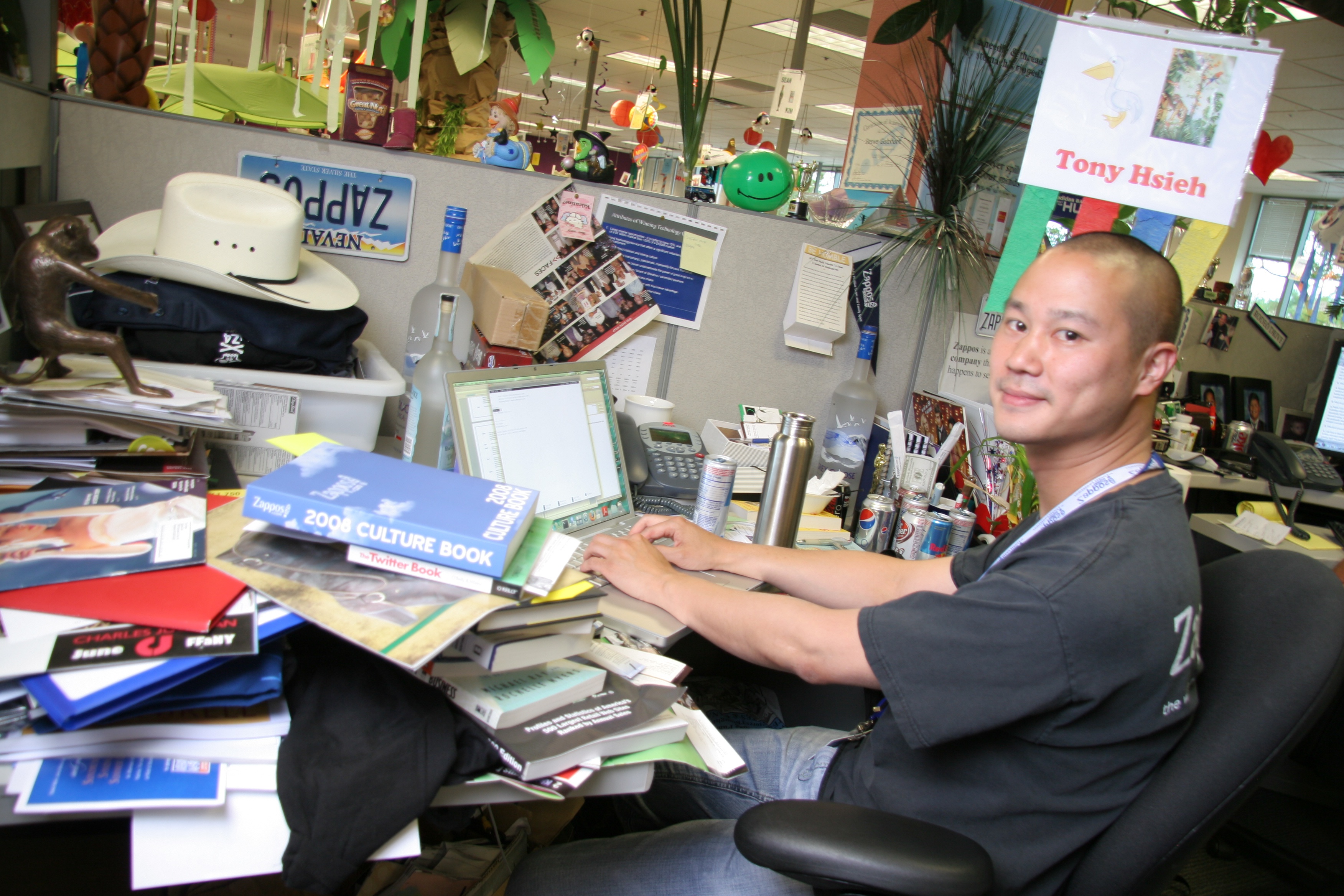 Cuoc doi cua ‘trieu phu ban giay’ Tony Hsieh anh 6