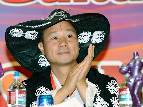 Cuoc doi cua ‘trieu phu ban giay’ Tony Hsieh anh 8