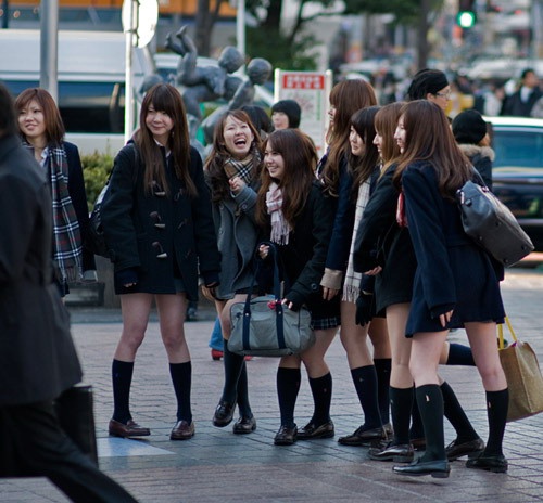 Lý do nữ sinh Nhật luôn mặc váy ngắn đi học dù mùa đông Japanese_school_uniform