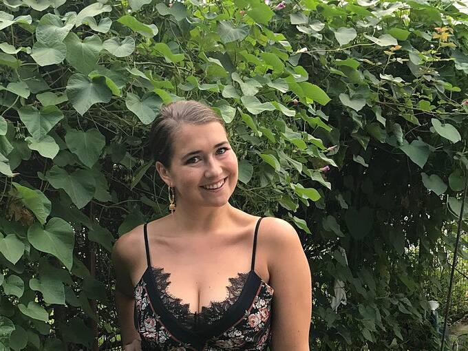 Co gai My rao ban lai dam cuoi anh 1