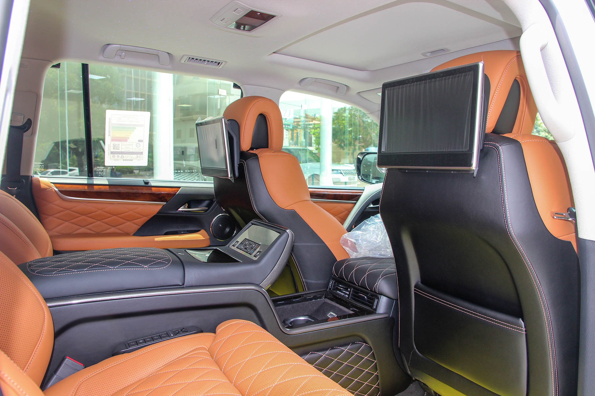 Xe sang 4 cho gia chuc ty dong anh 8